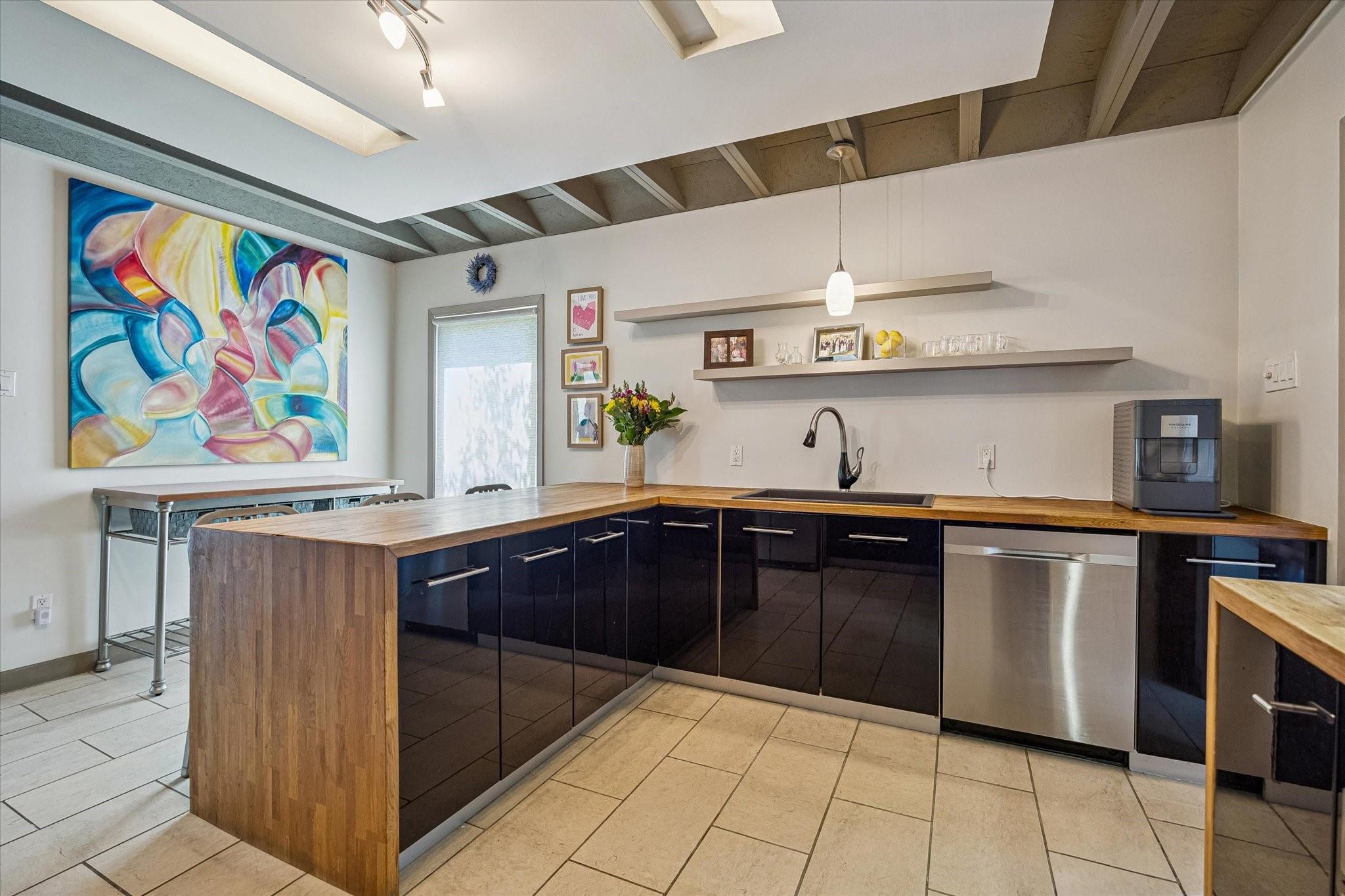 230 E 25th Street