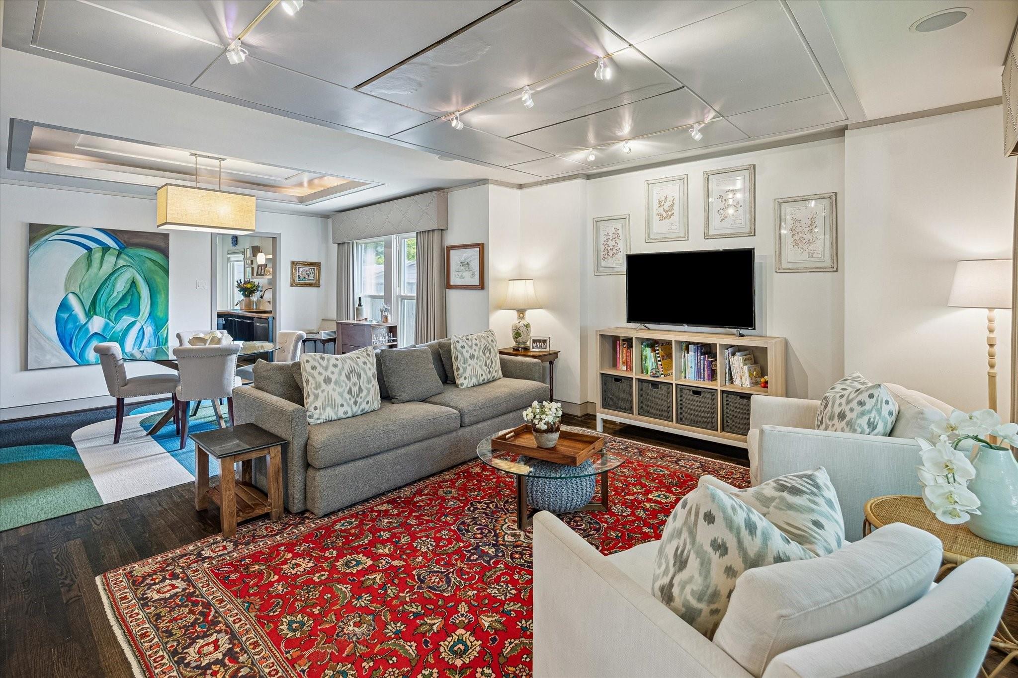 230 E 25th Street
