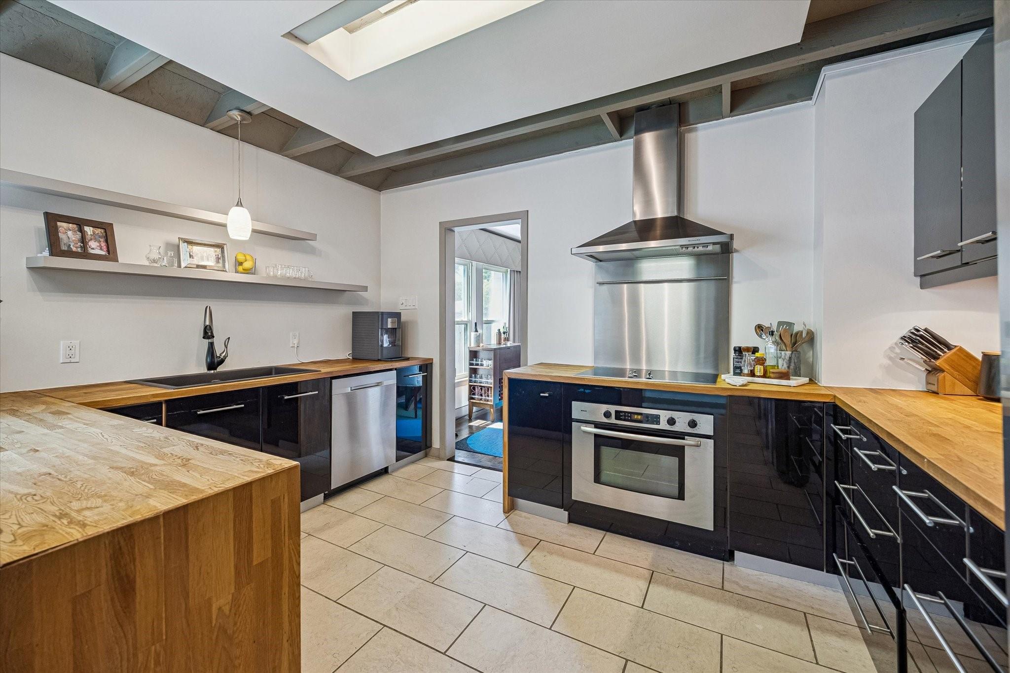 230 E 25th Street