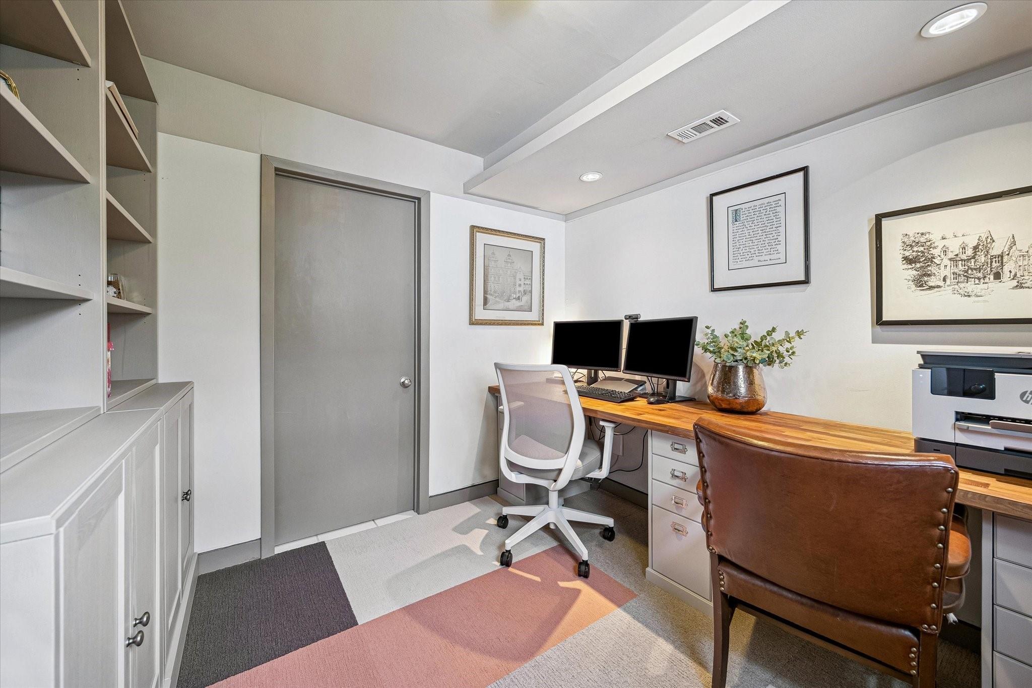 230 E 25th Street