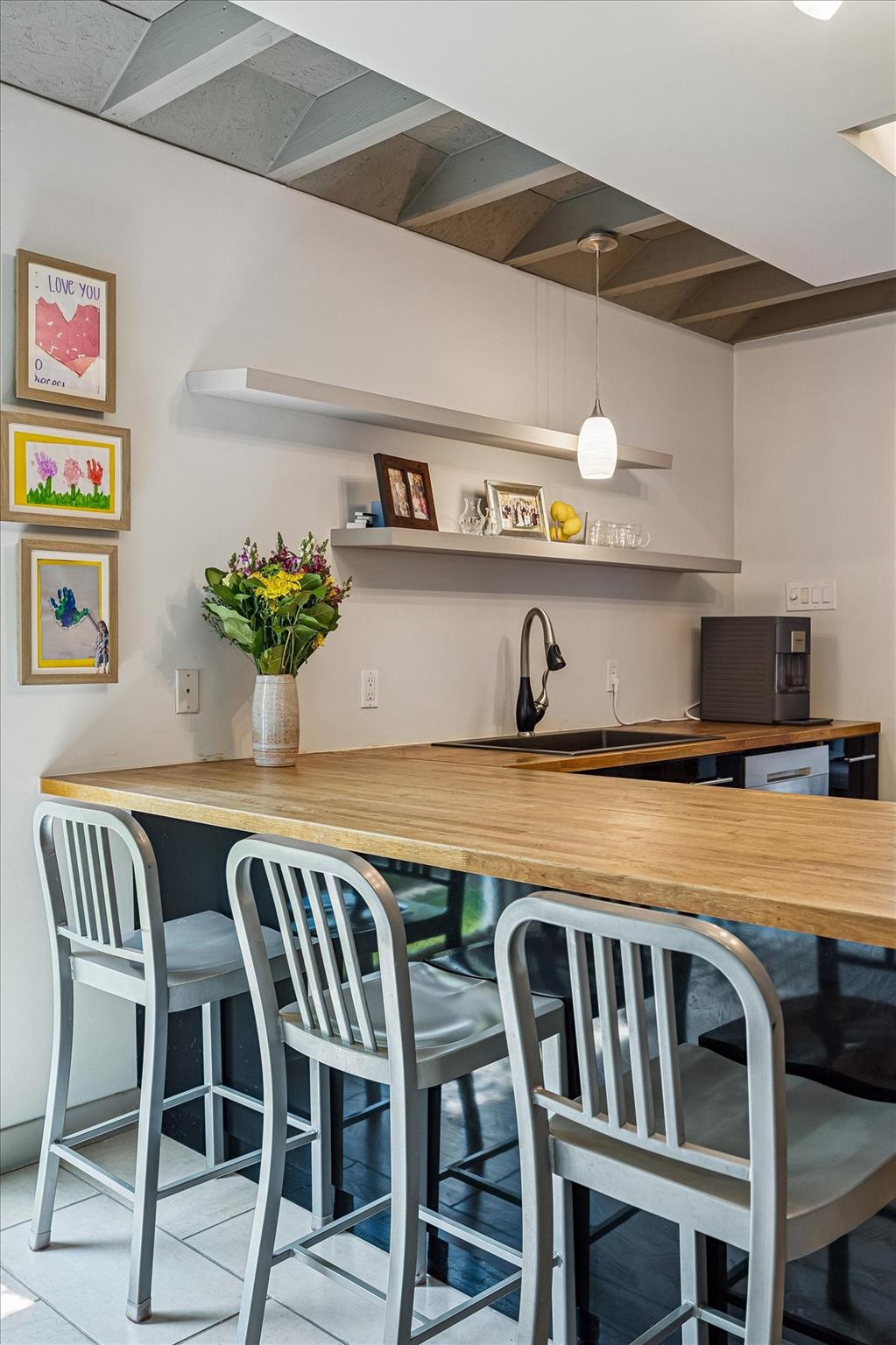 230 E 25th Street
