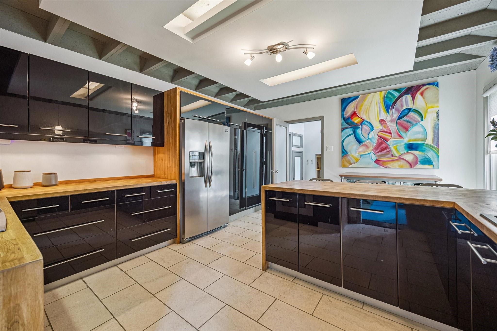 230 E 25th Street
