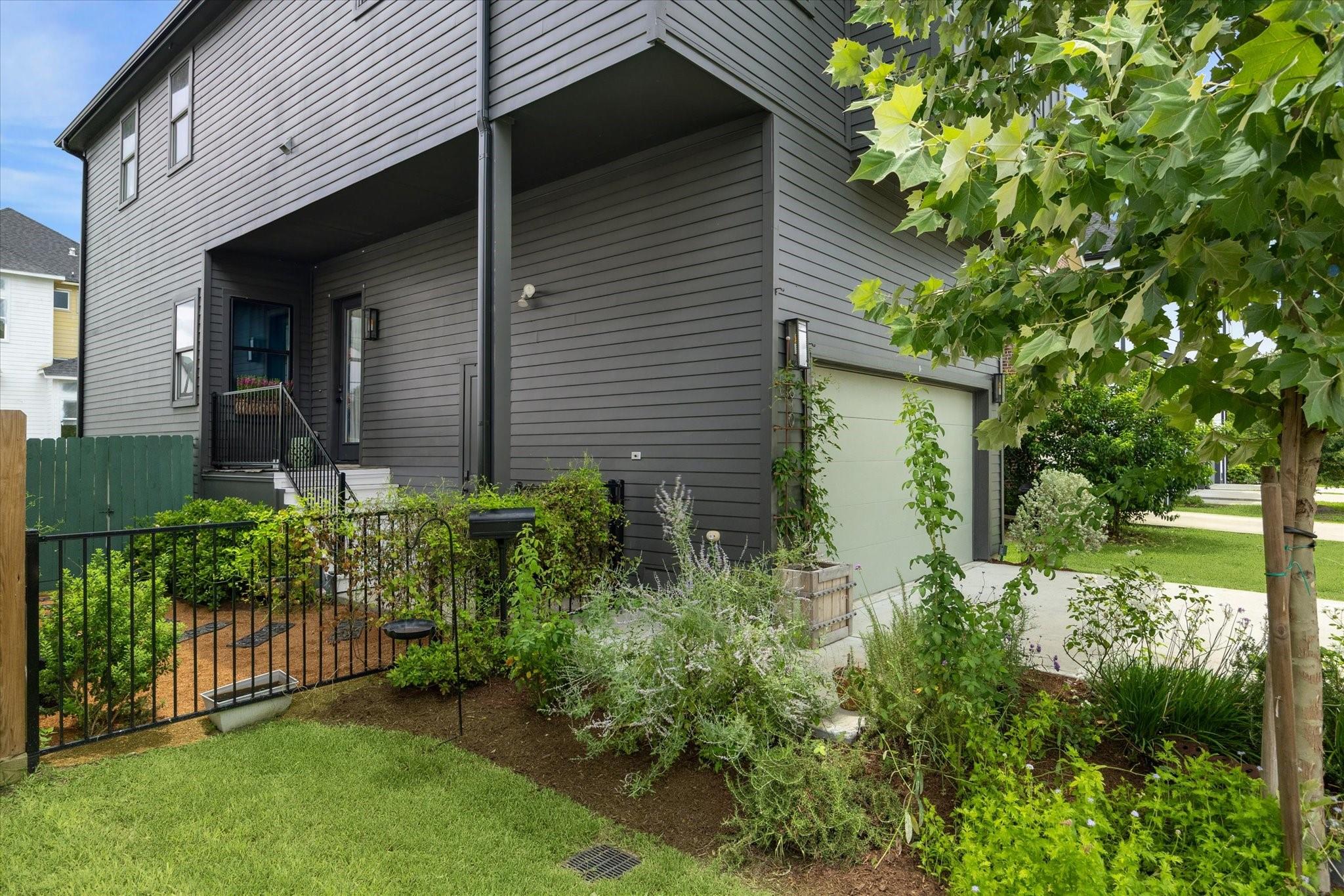 810 E 39th Street
