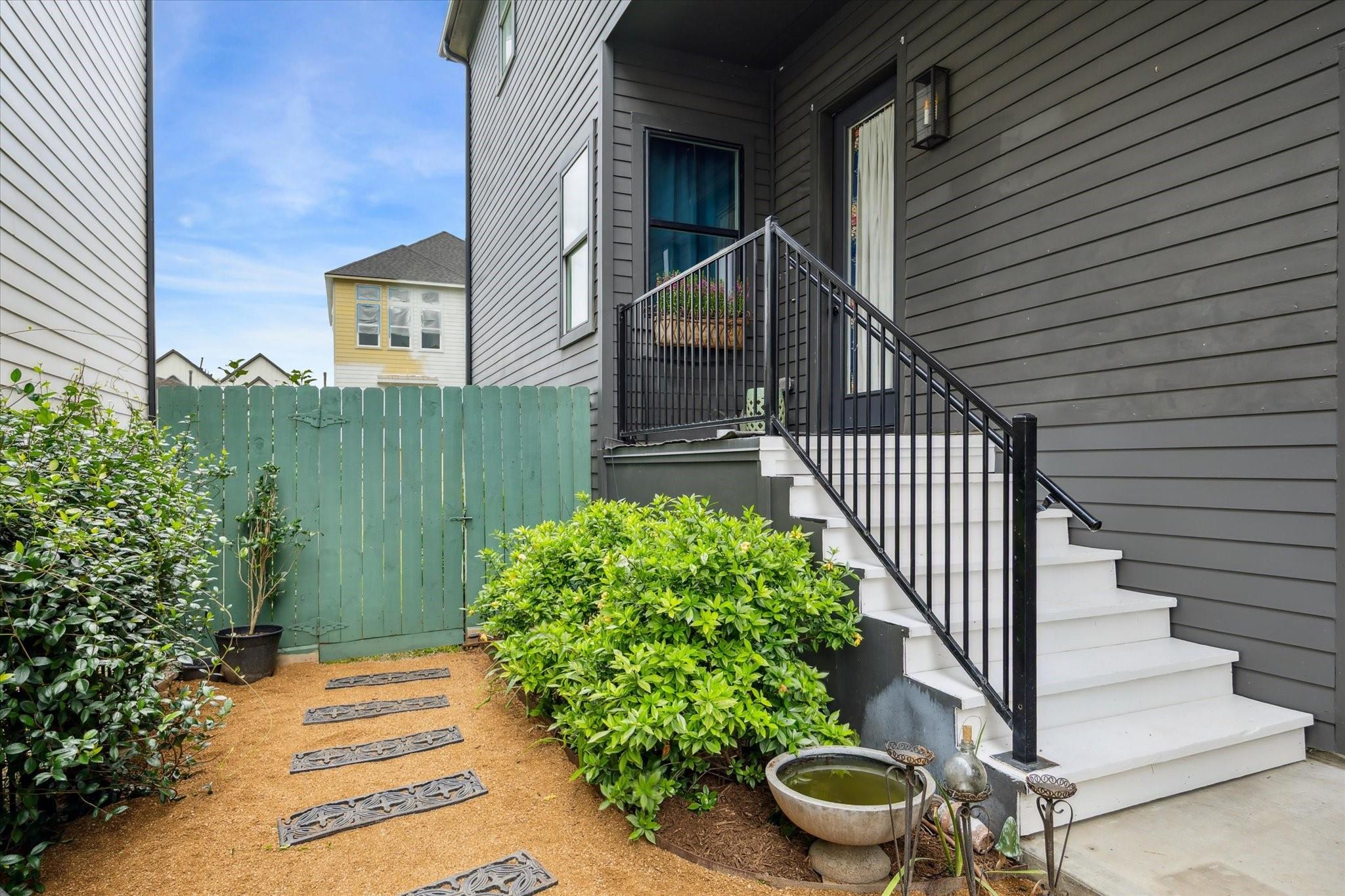 810 E 39th Street