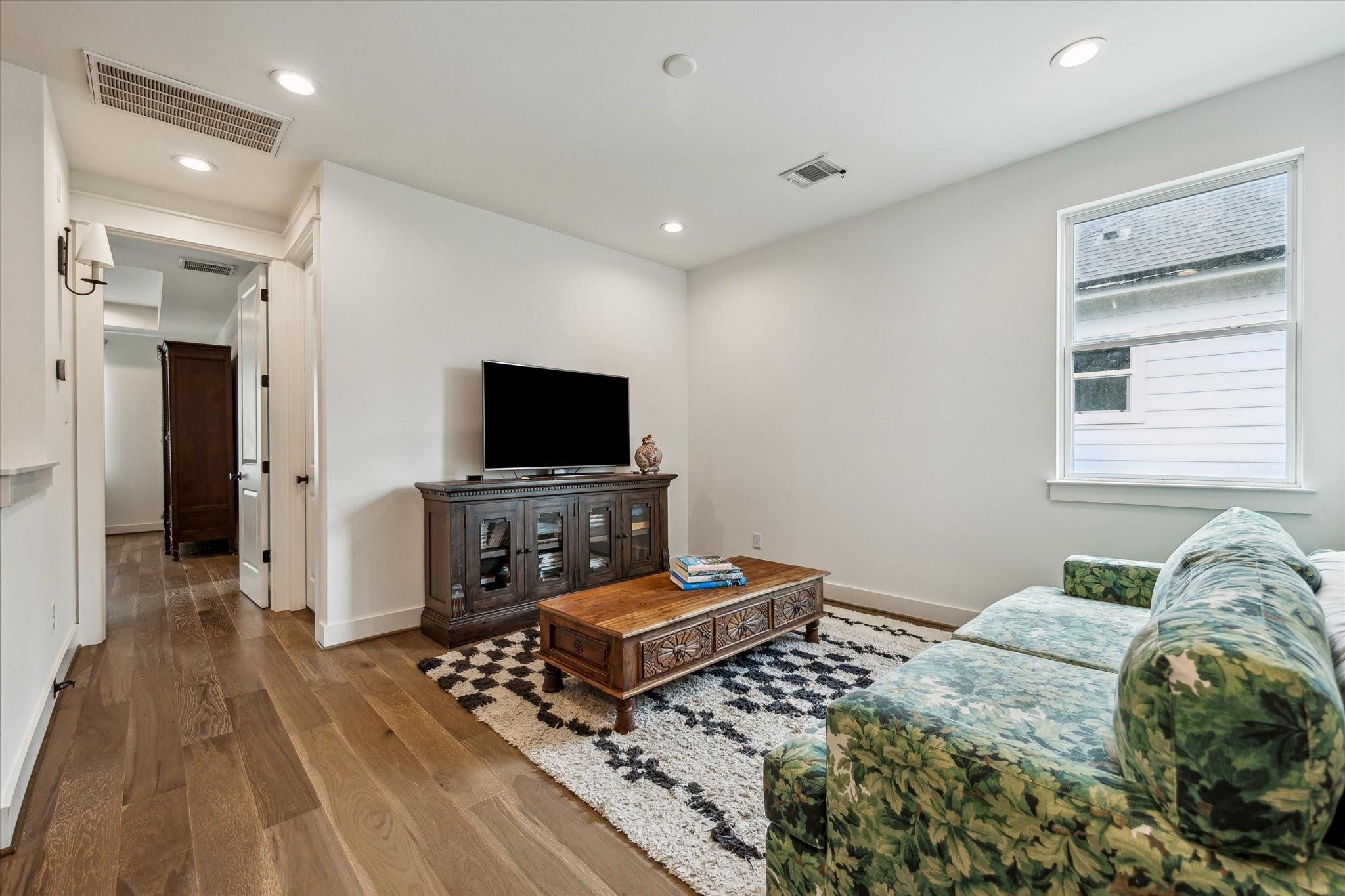 810 E 39th Street