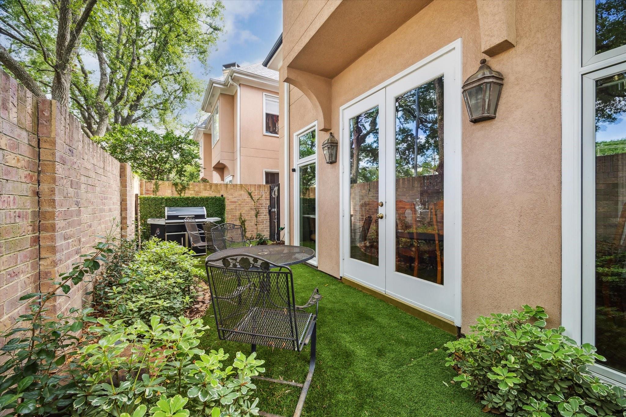 3118 Sackett Street