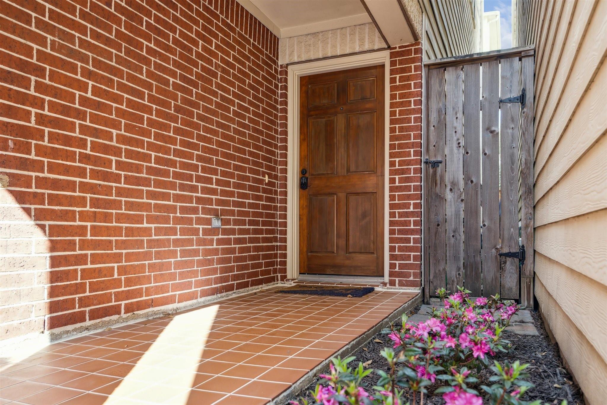 429 W 26th Street Unit: E