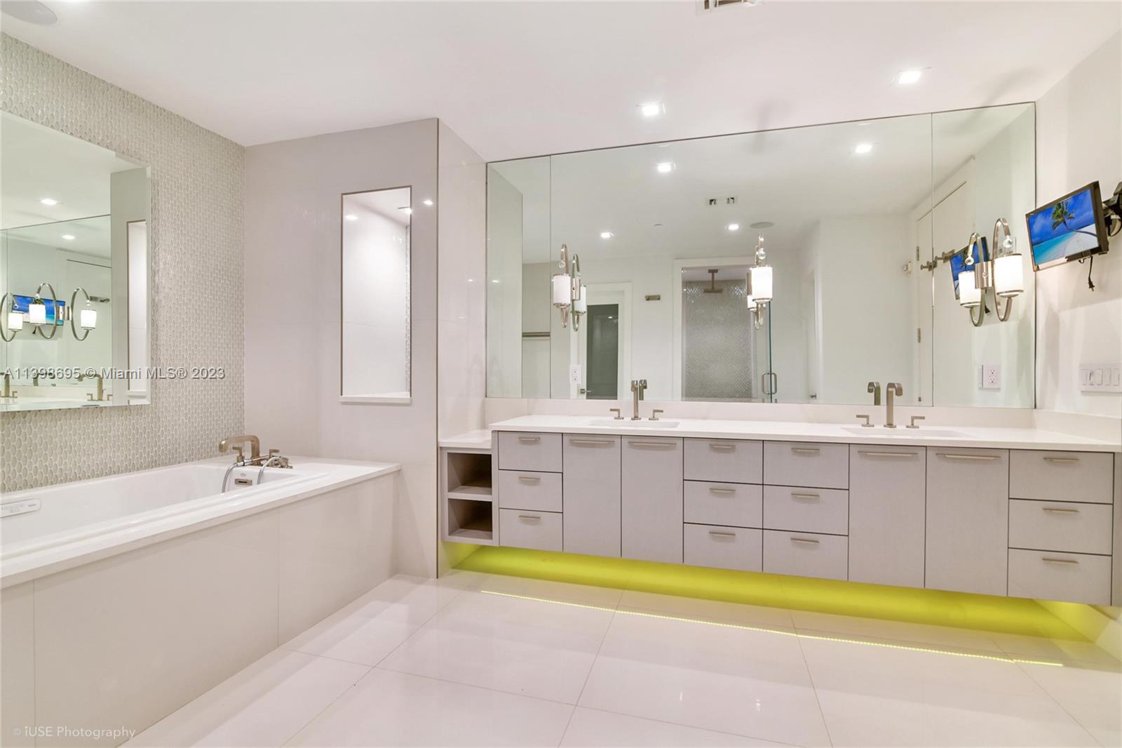 5959 Collins Ave Unit: 1606