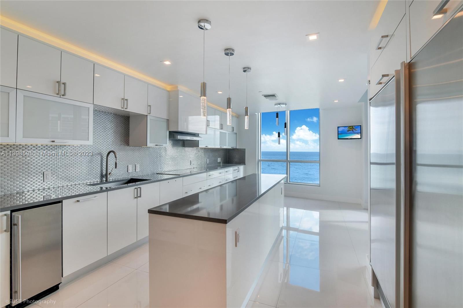 5959 Collins Ave Unit: 1606