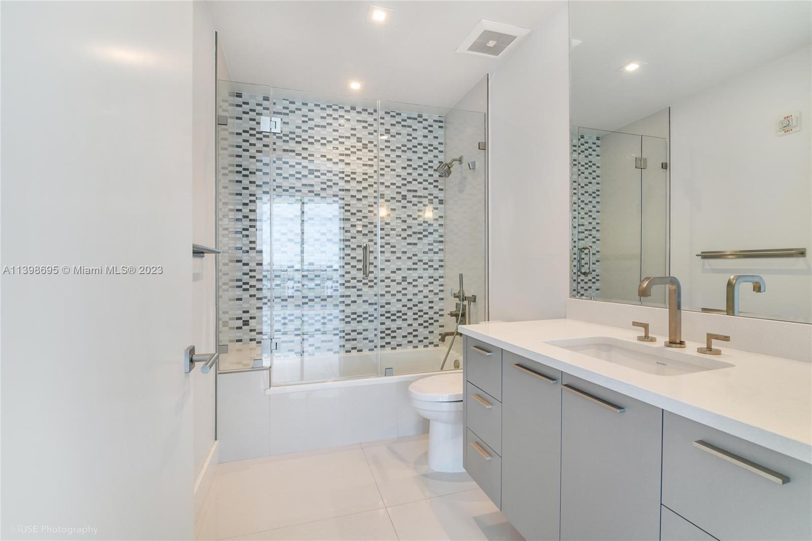 5959 Collins Ave Unit: 1606