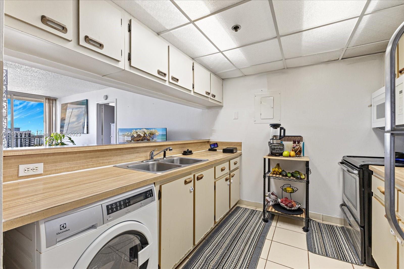 7601 E Treasure Dr Unit: 2404