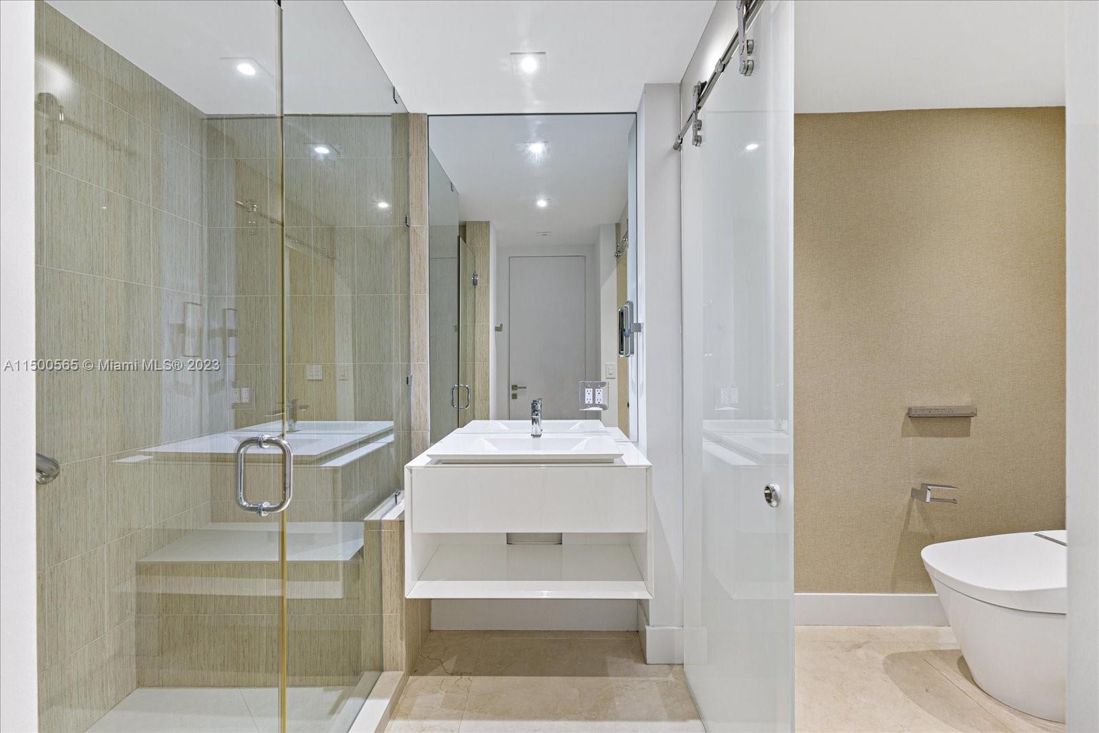 5211 Fisher Island Dr Unit: 5211