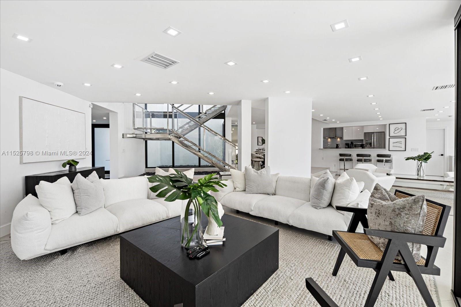 7720 Miami View Dr