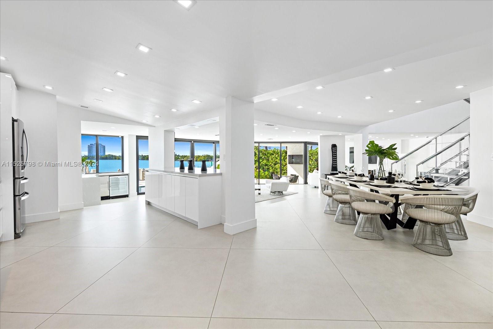 7720 Miami View Dr