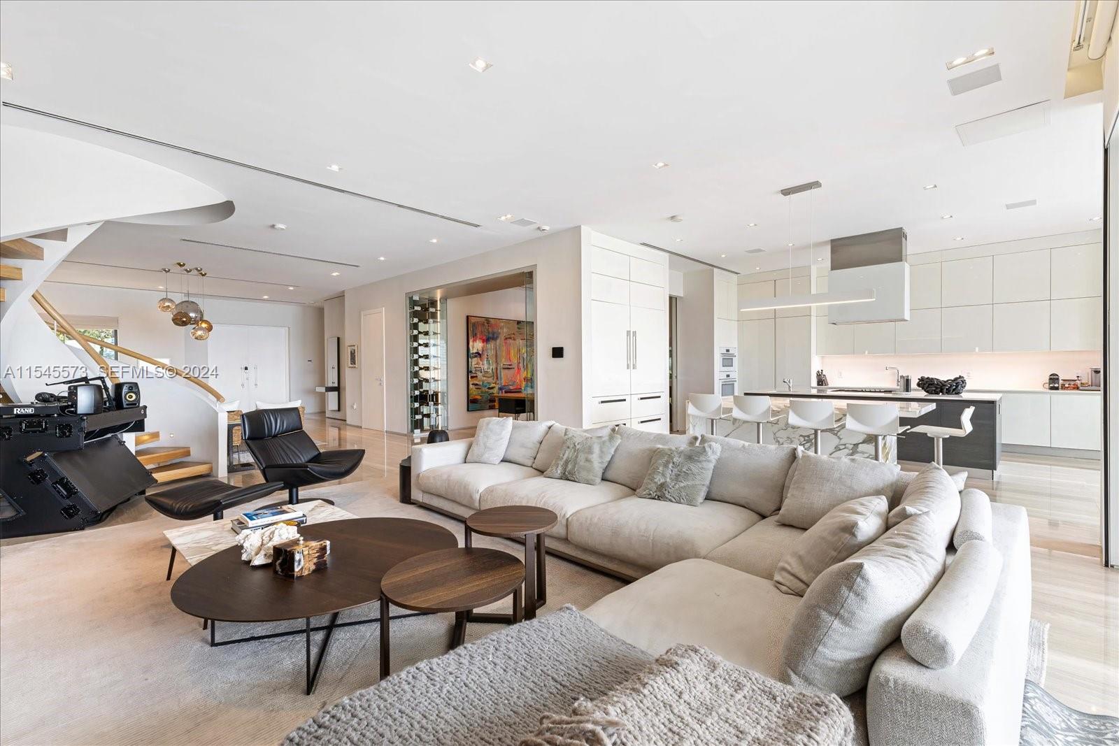401 E Rivo Alto Dr