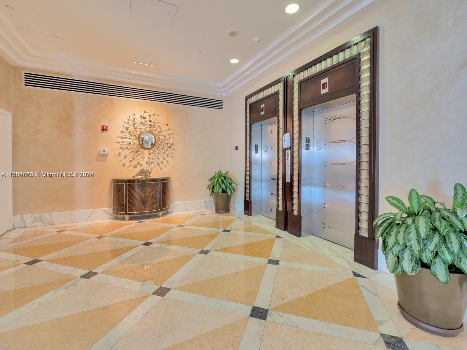 6917 Collins Ave # 1009