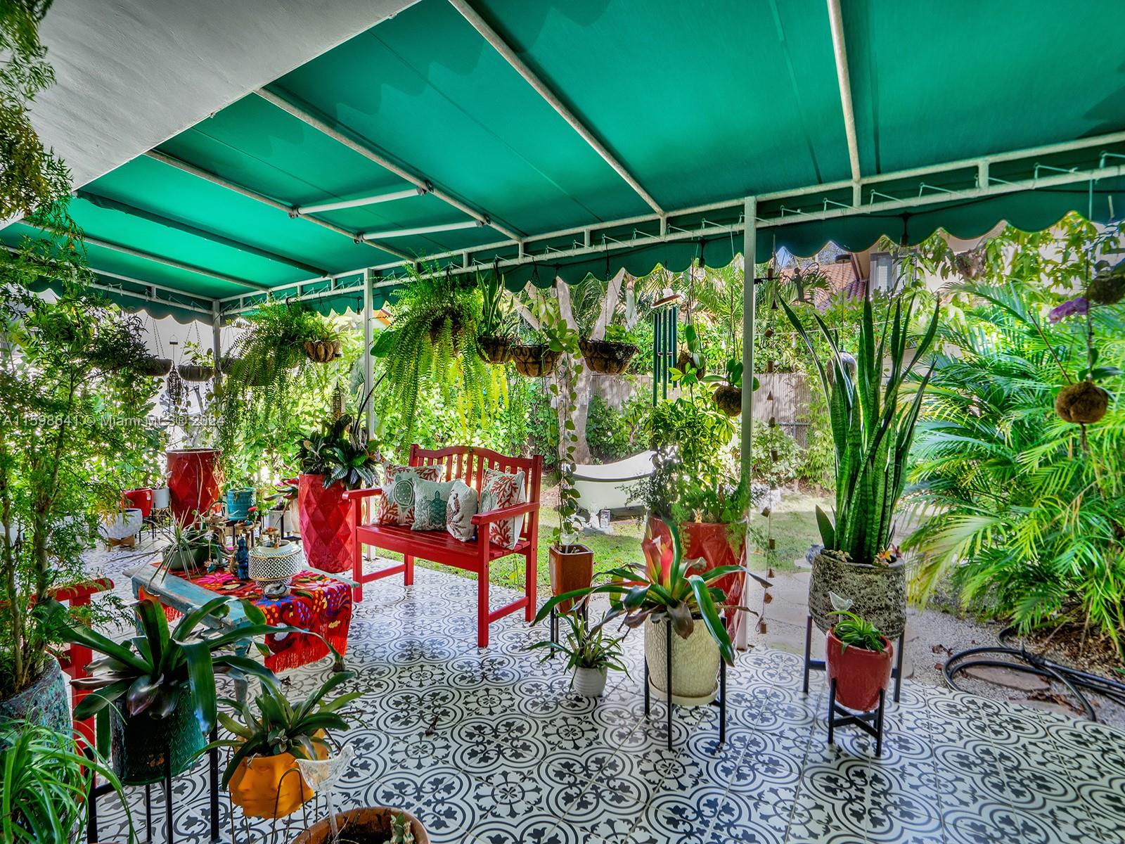 1207 Red Rd