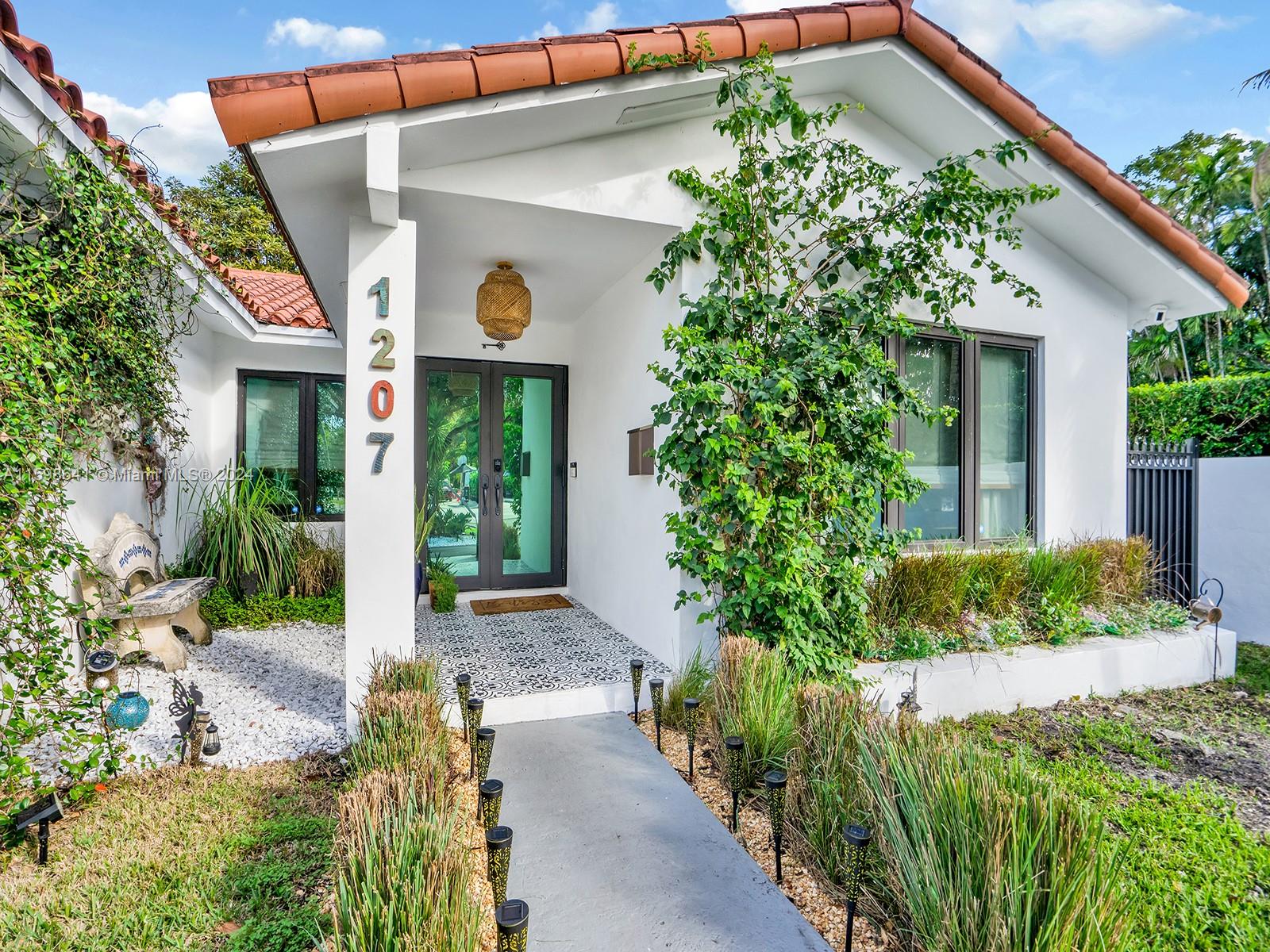 1207 Red Rd