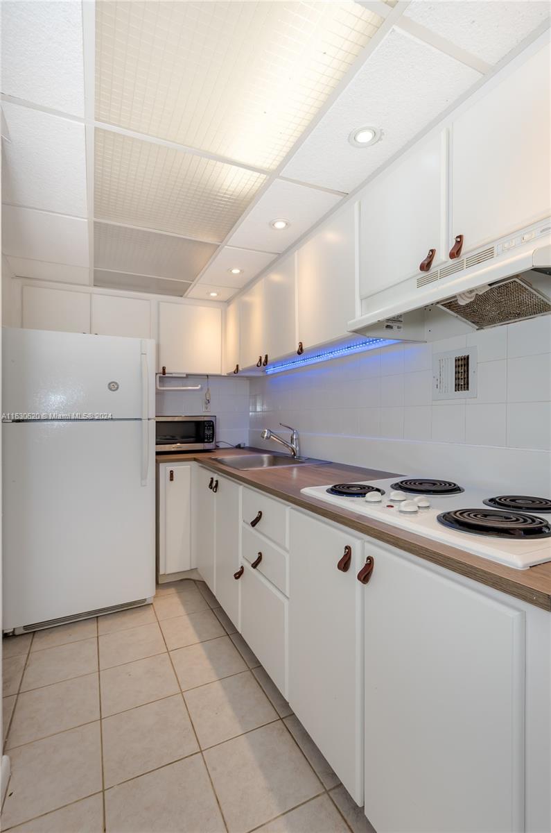 1200 West Ave Unit: PH11
