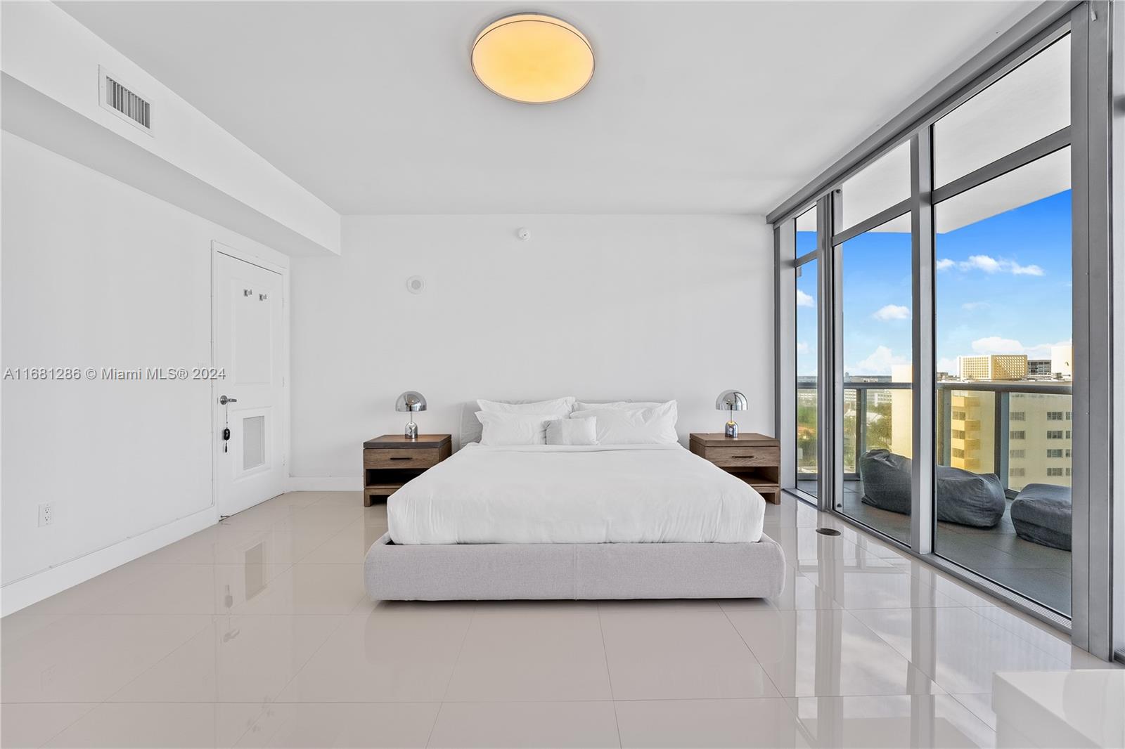 3737 Collins Ave # 1404 Unit: S-1404