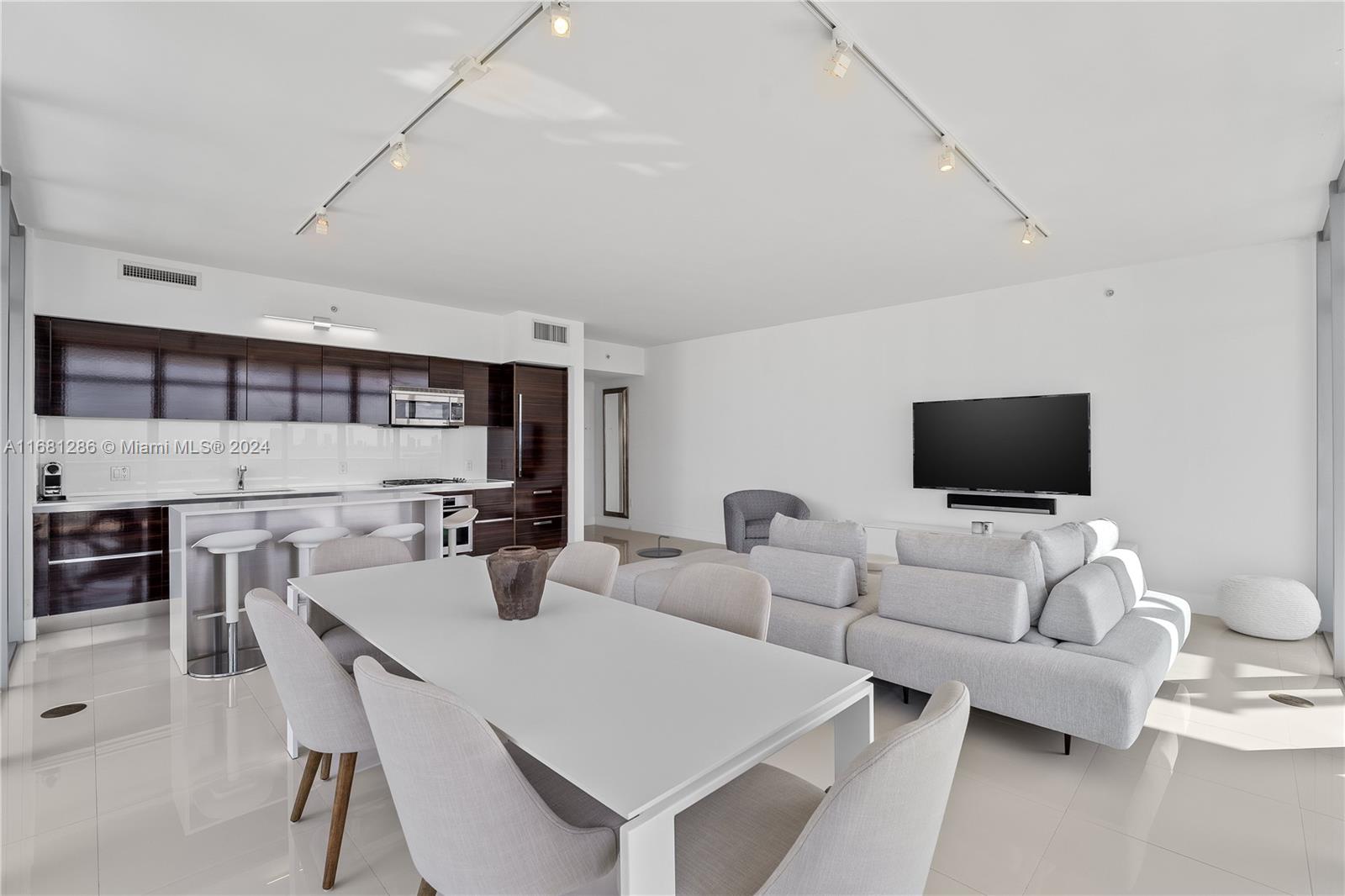 3737 Collins Ave # 1404 Unit: S-1404