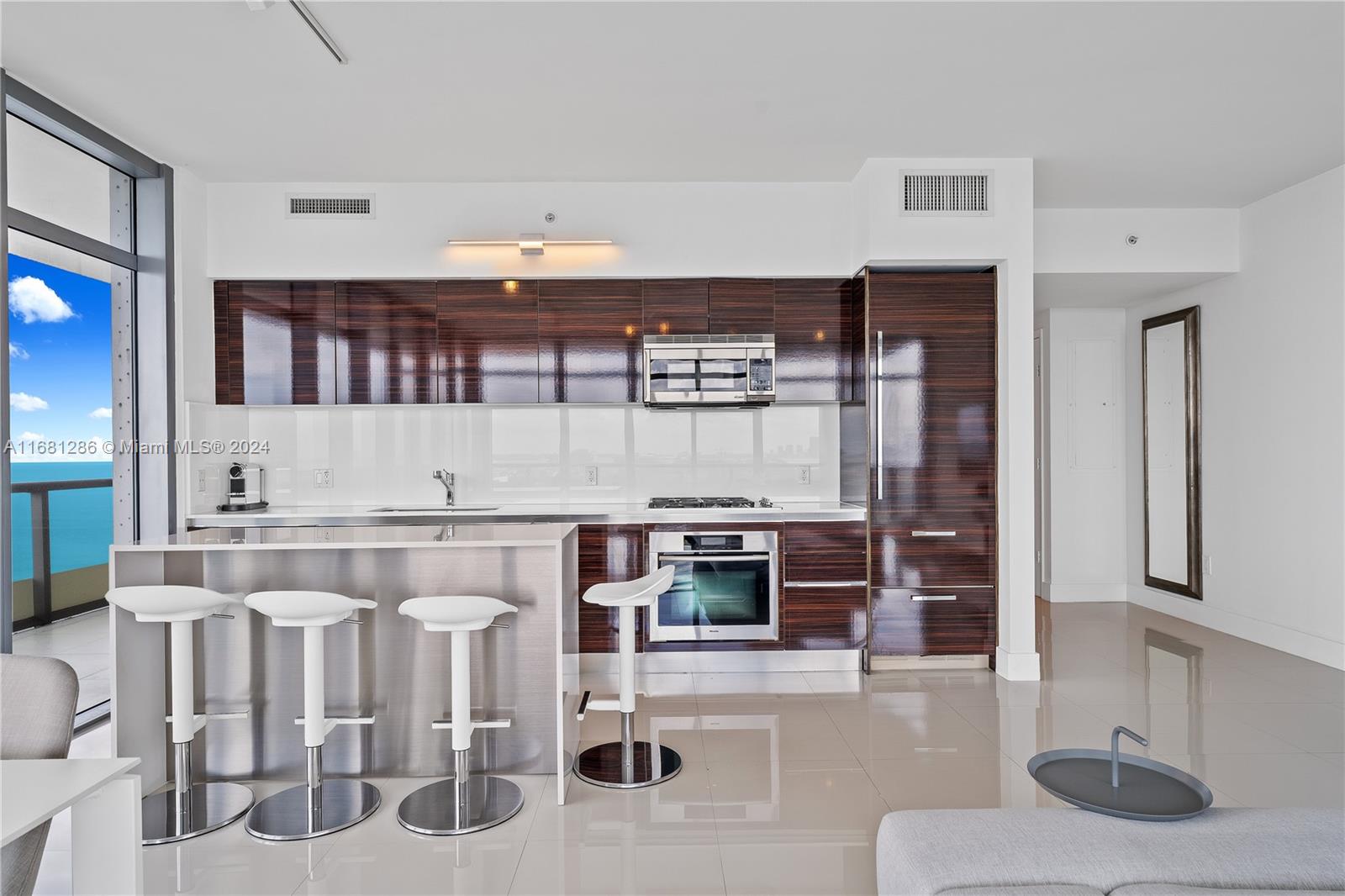 3737 Collins Ave # 1404 Unit: S-1404