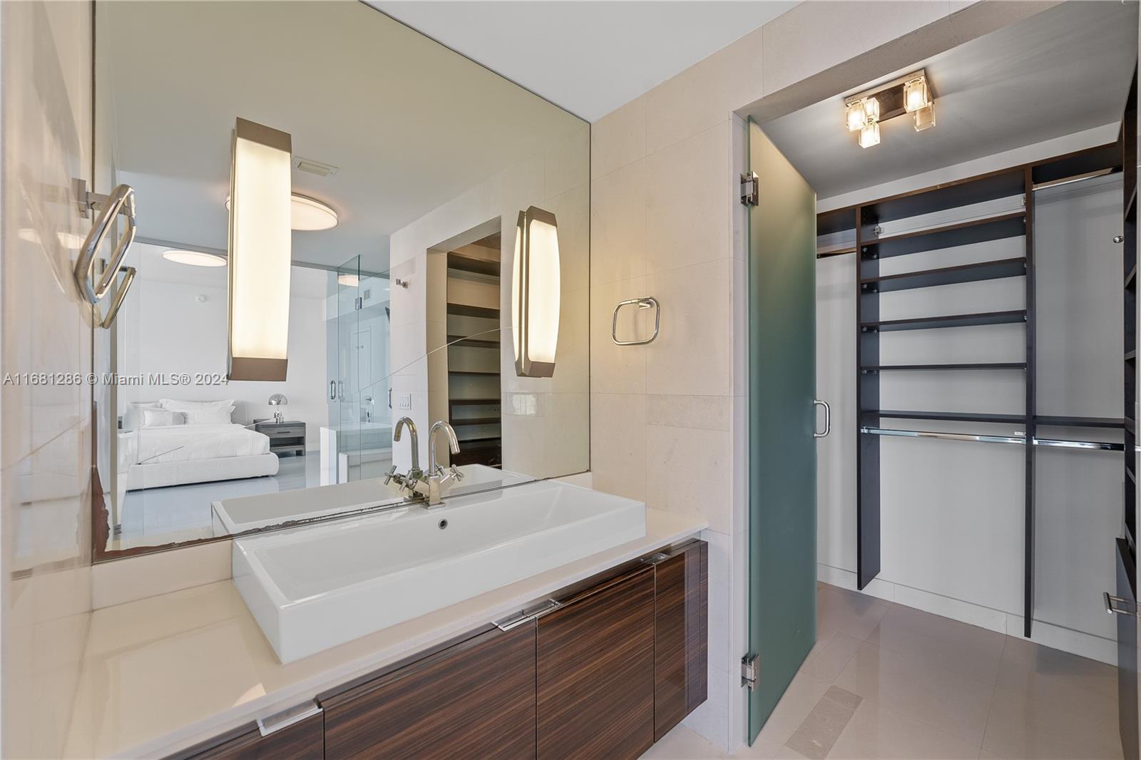 3737 Collins Ave # 1404 Unit: S-1404
