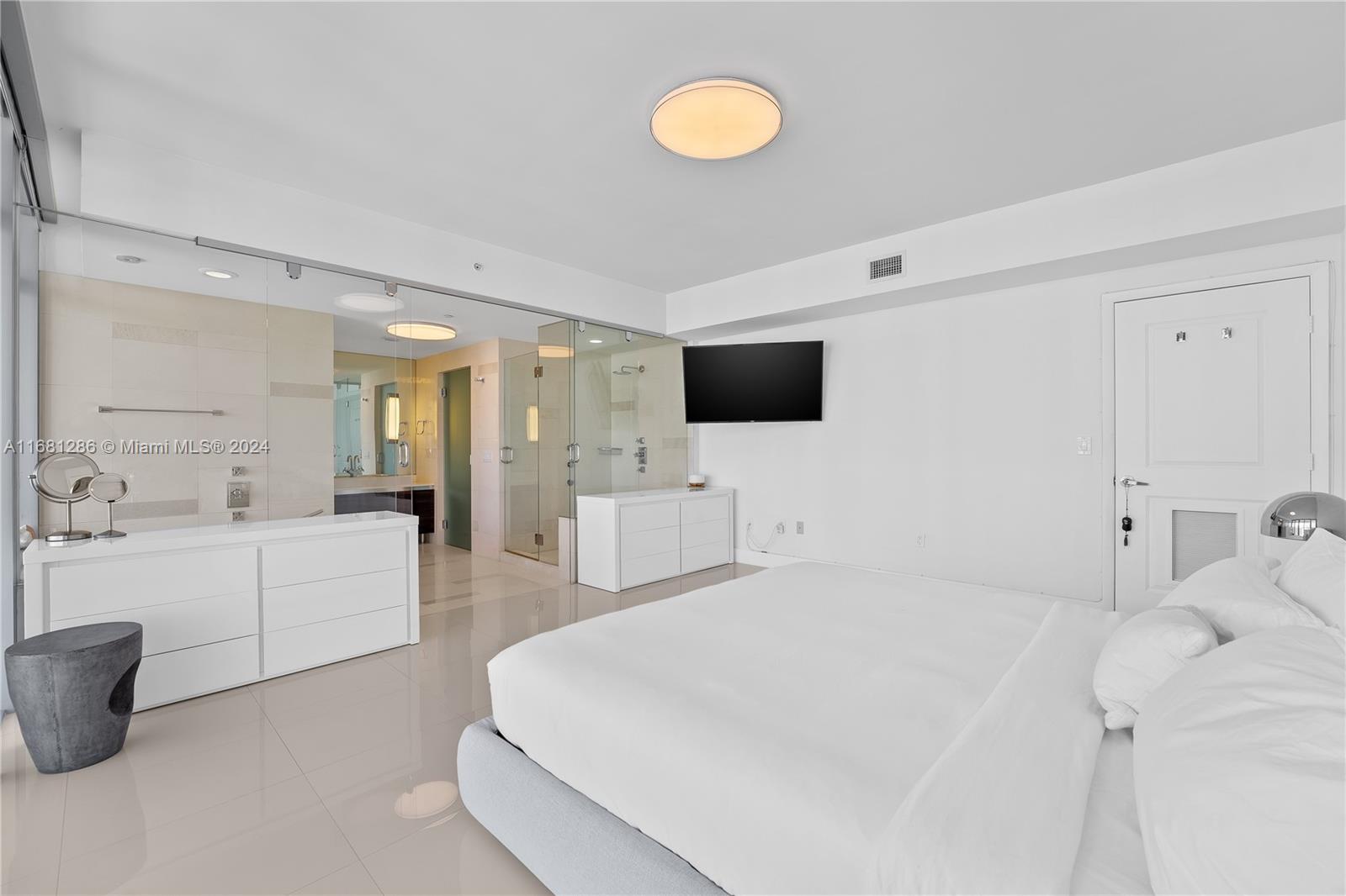 3737 Collins Ave # 1404 Unit: S-1404