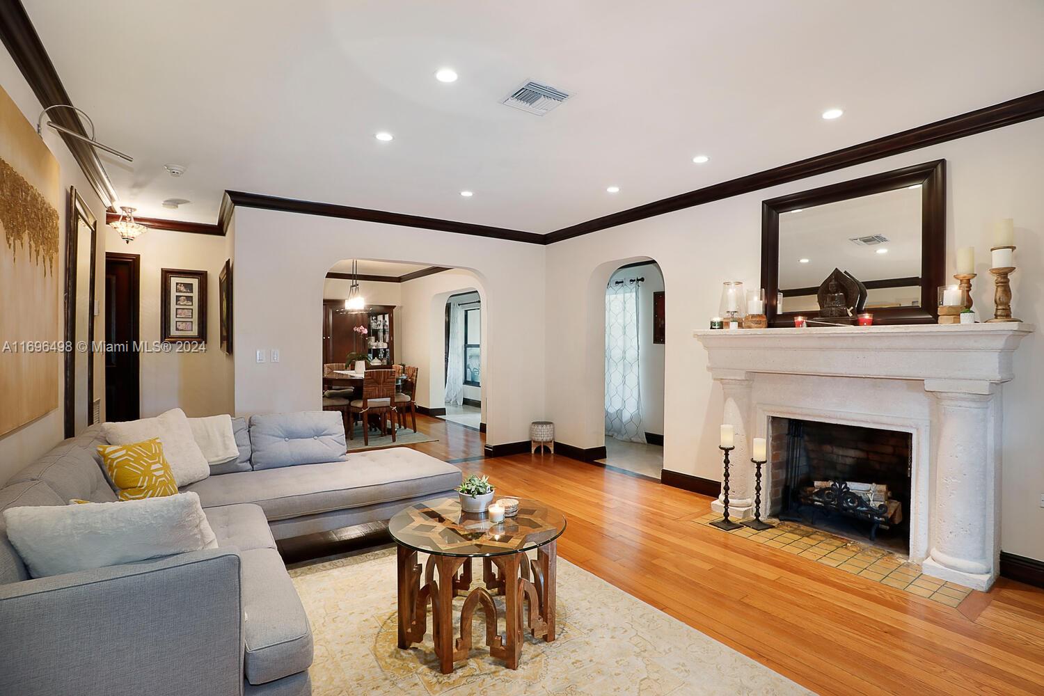 716 Mendoza Ave