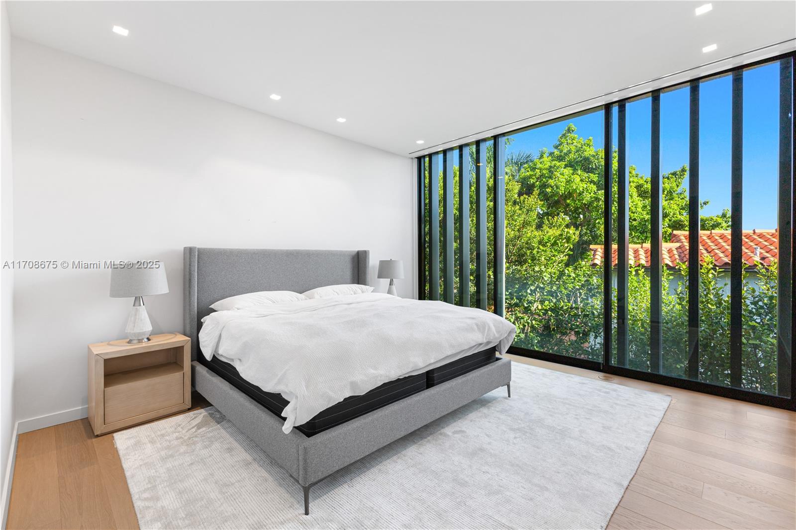 40 W San Marino Dr