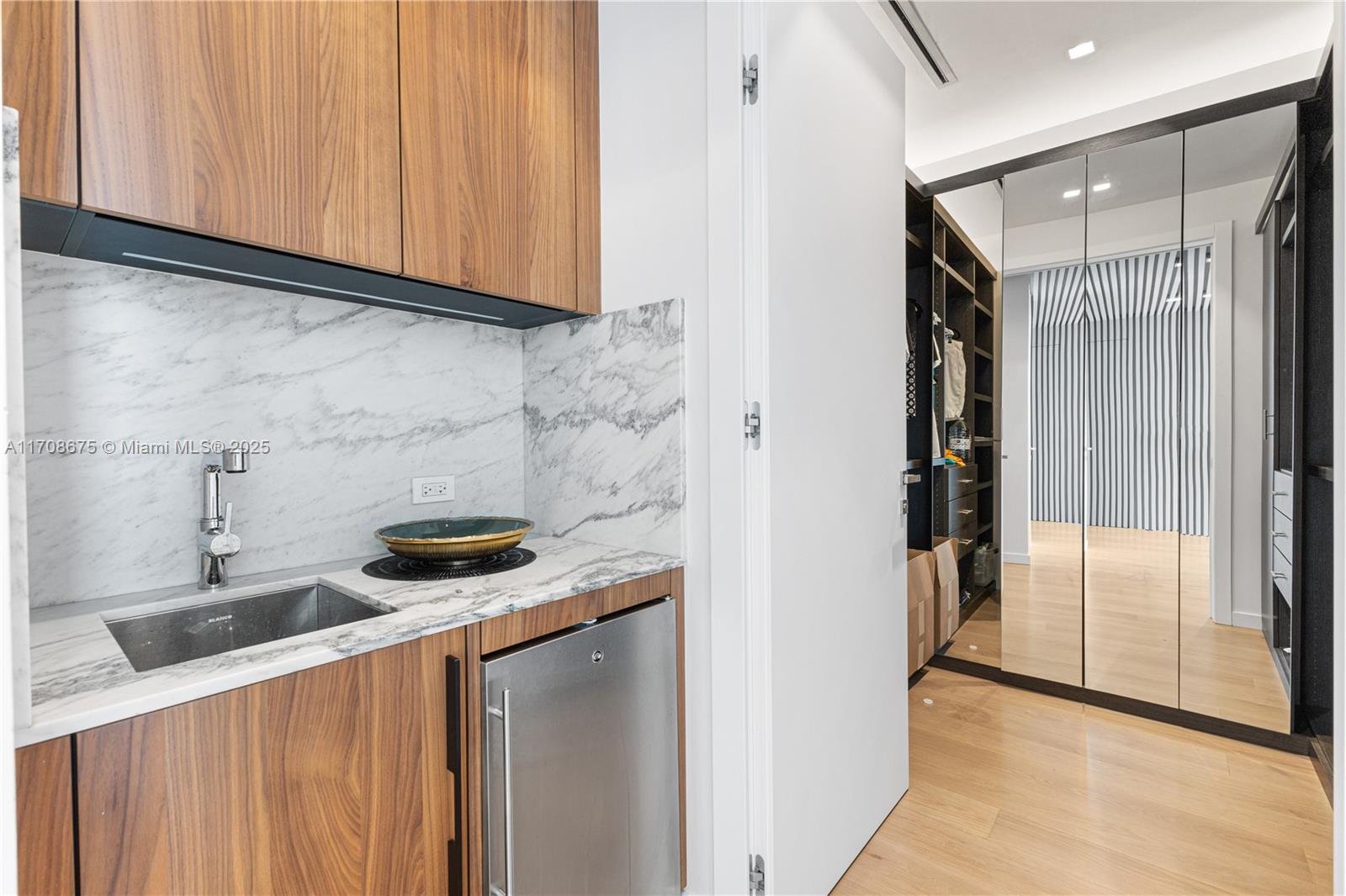 40 W San Marino Dr