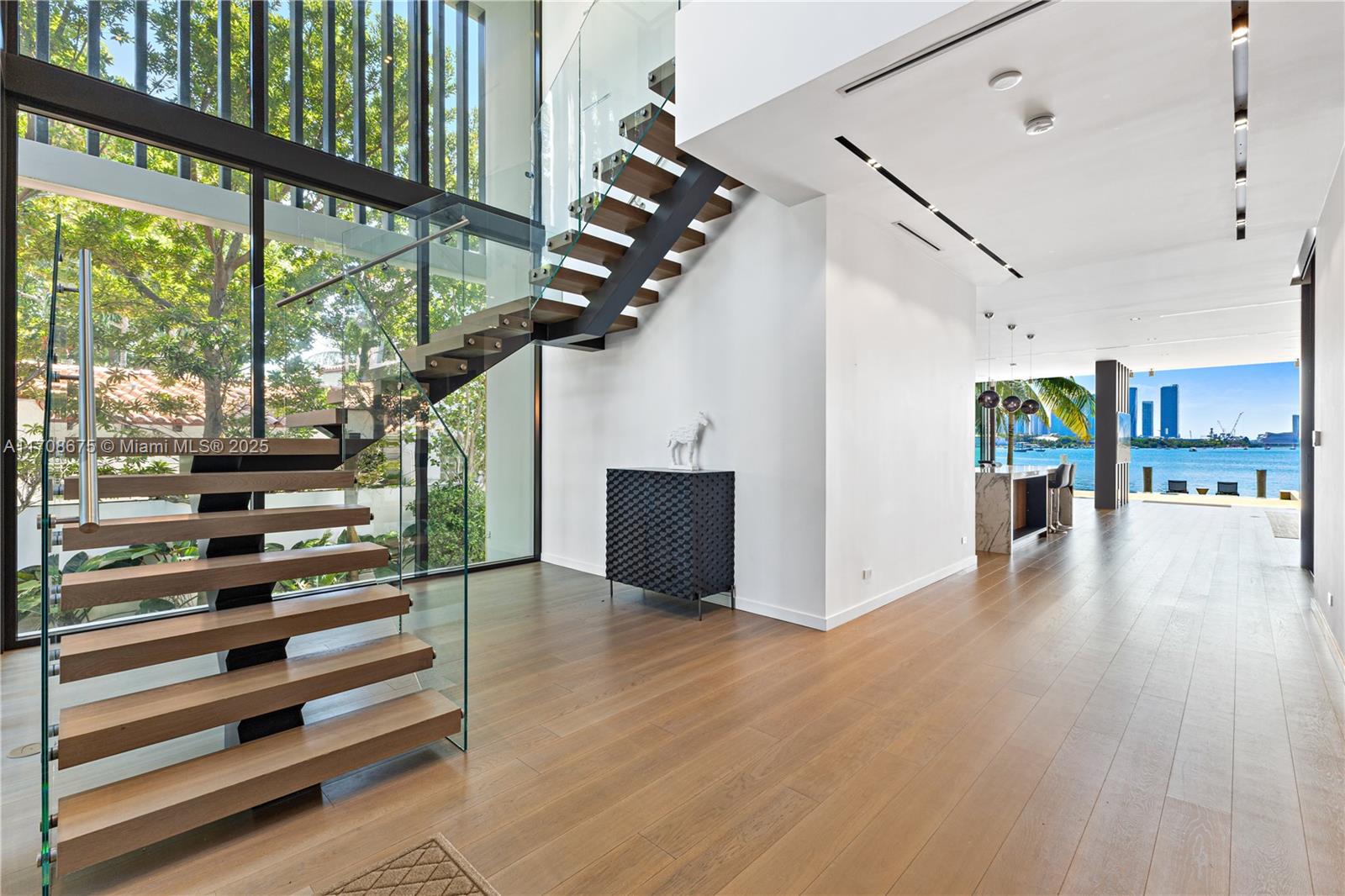 40 W San Marino Dr