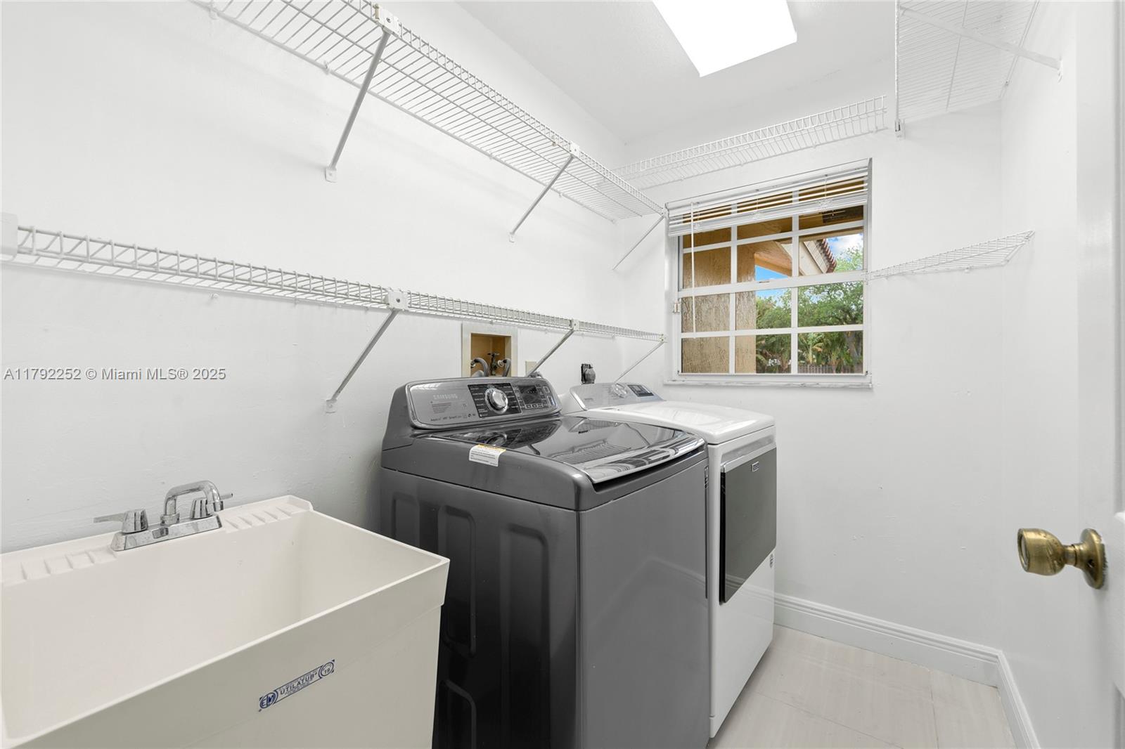 1400 SW 54th Ave