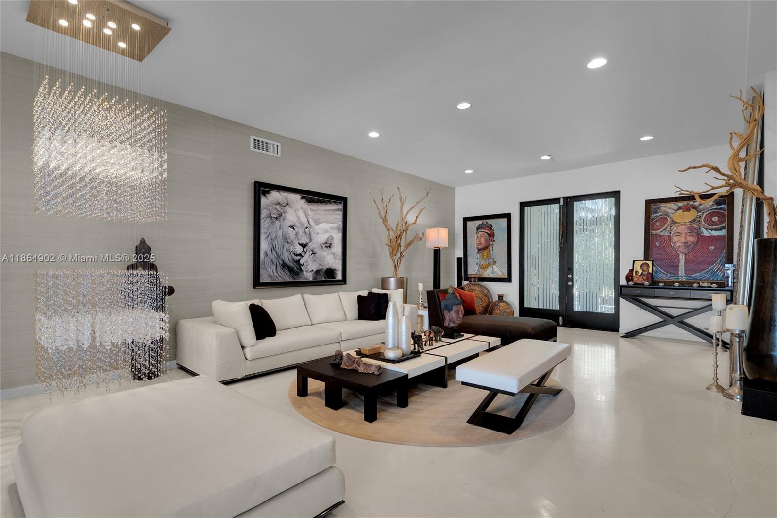 1111 N Venetian Dr