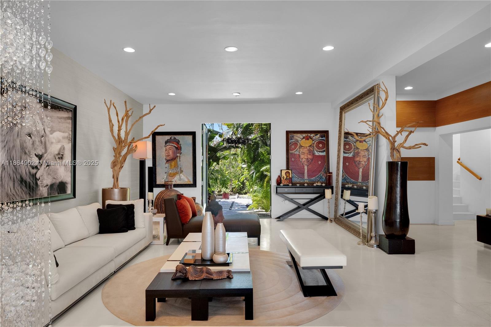 1111 N Venetian Dr