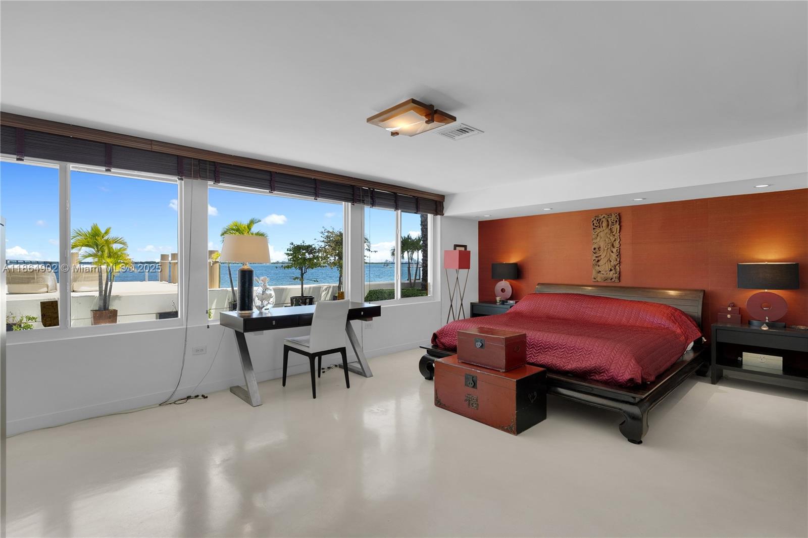 1111 N Venetian Dr