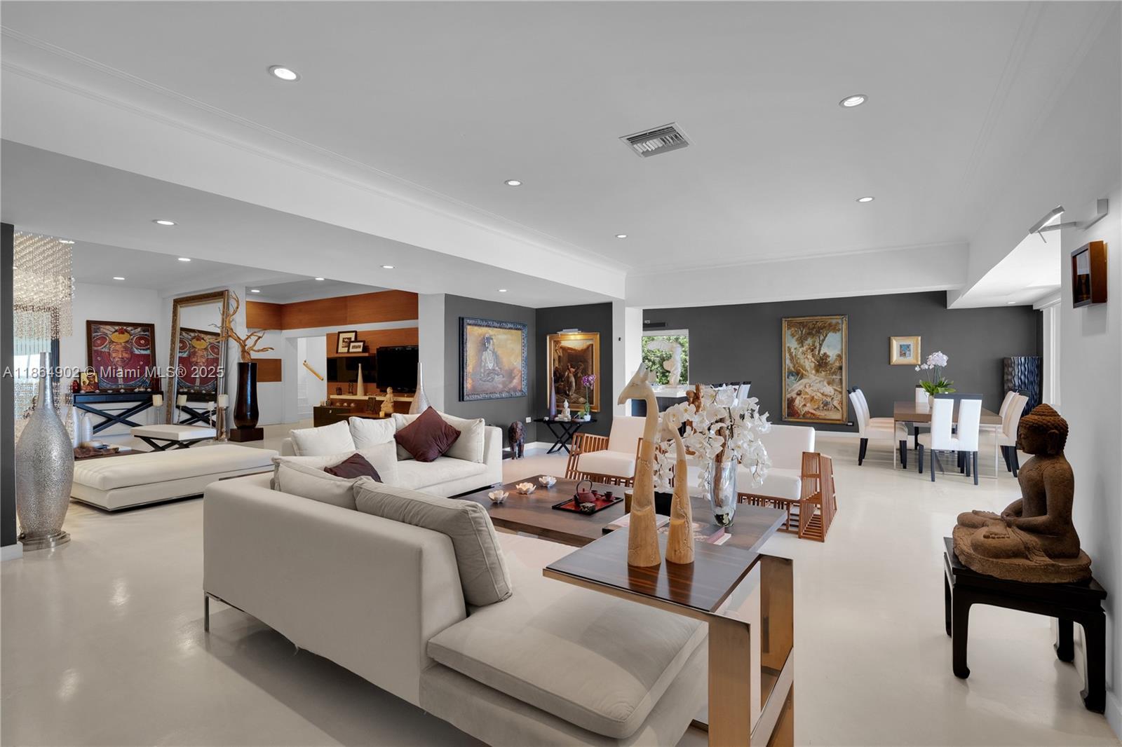 1111 N Venetian Dr