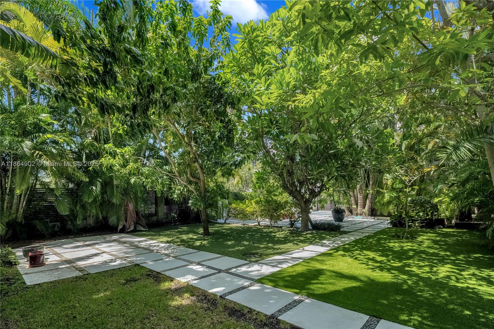 1111 N Venetian Dr