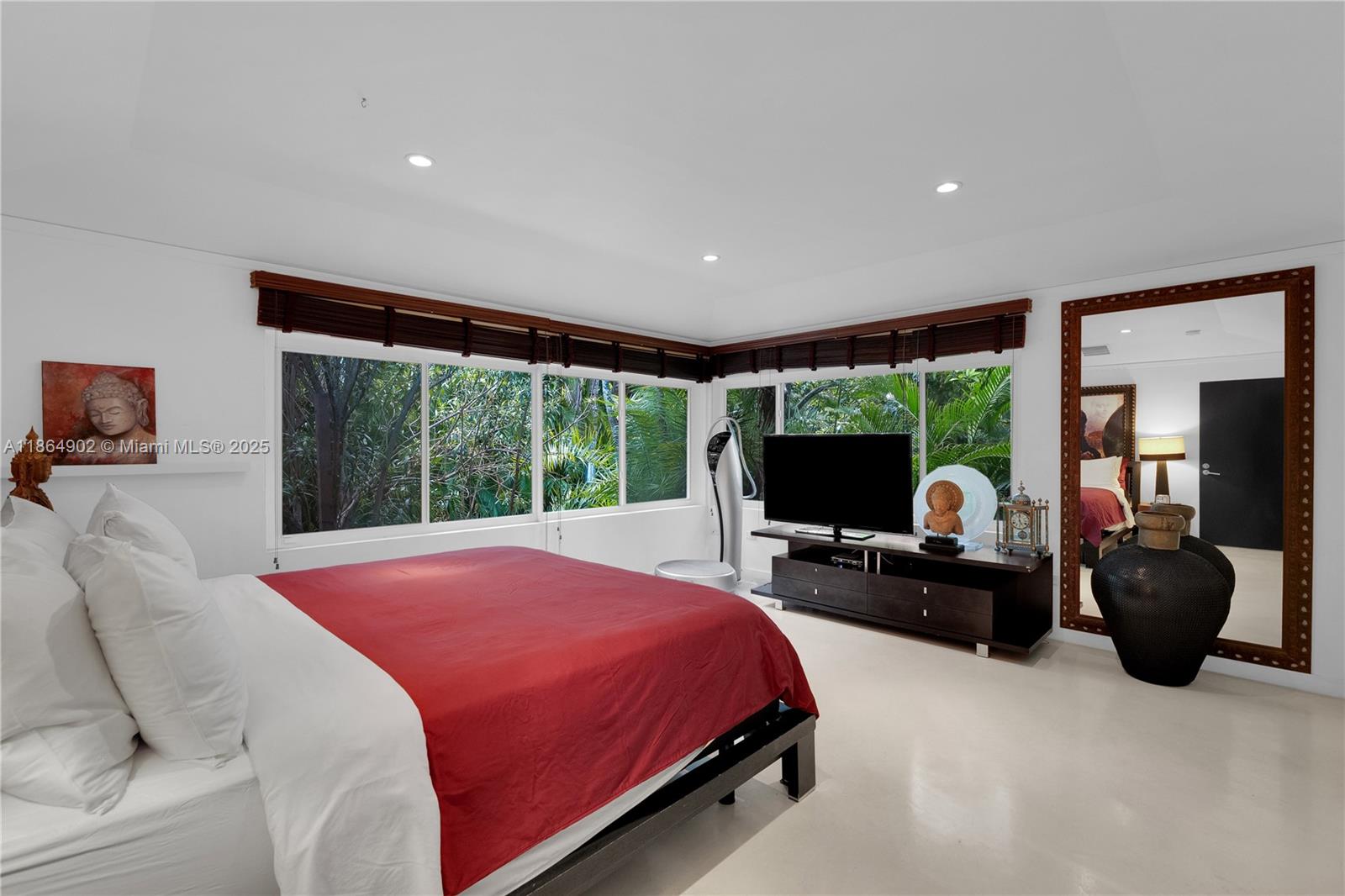 1111 N Venetian Dr