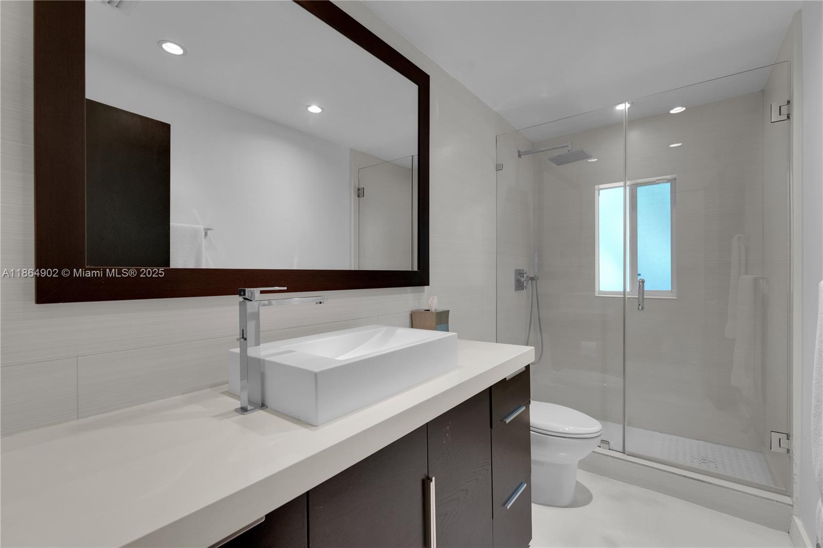 1111 N Venetian Dr