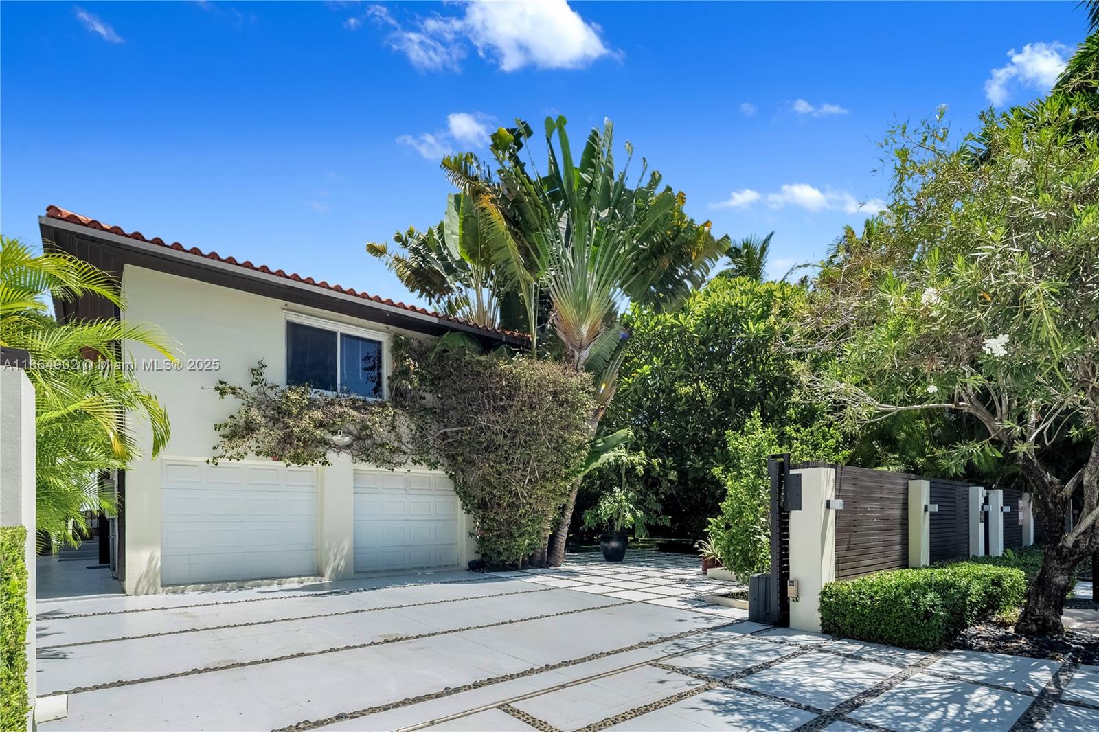 1111 N Venetian Dr