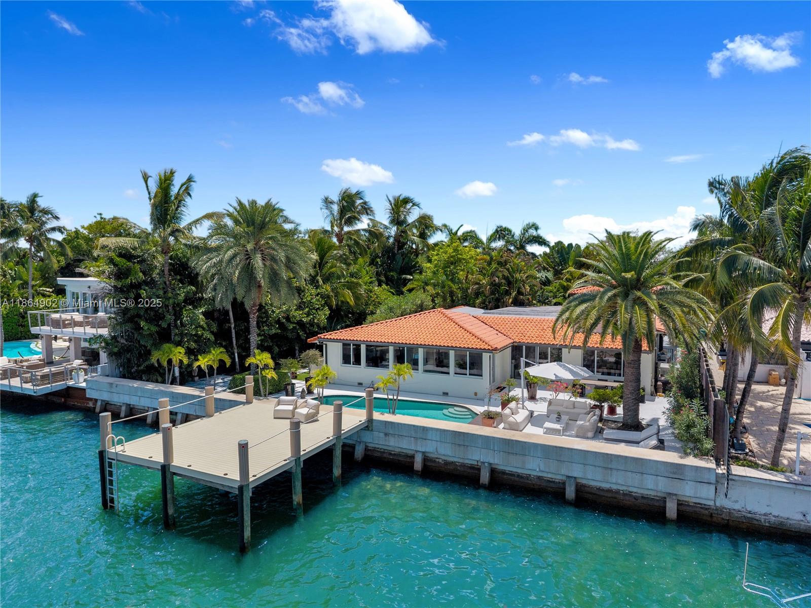 1111 N Venetian Dr