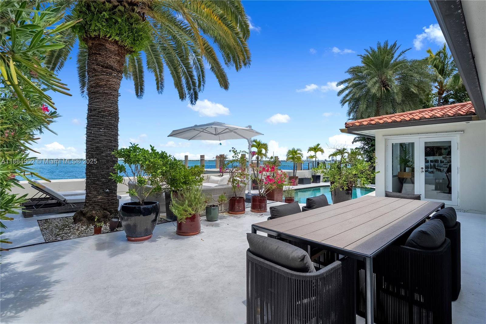 1111 N Venetian Dr