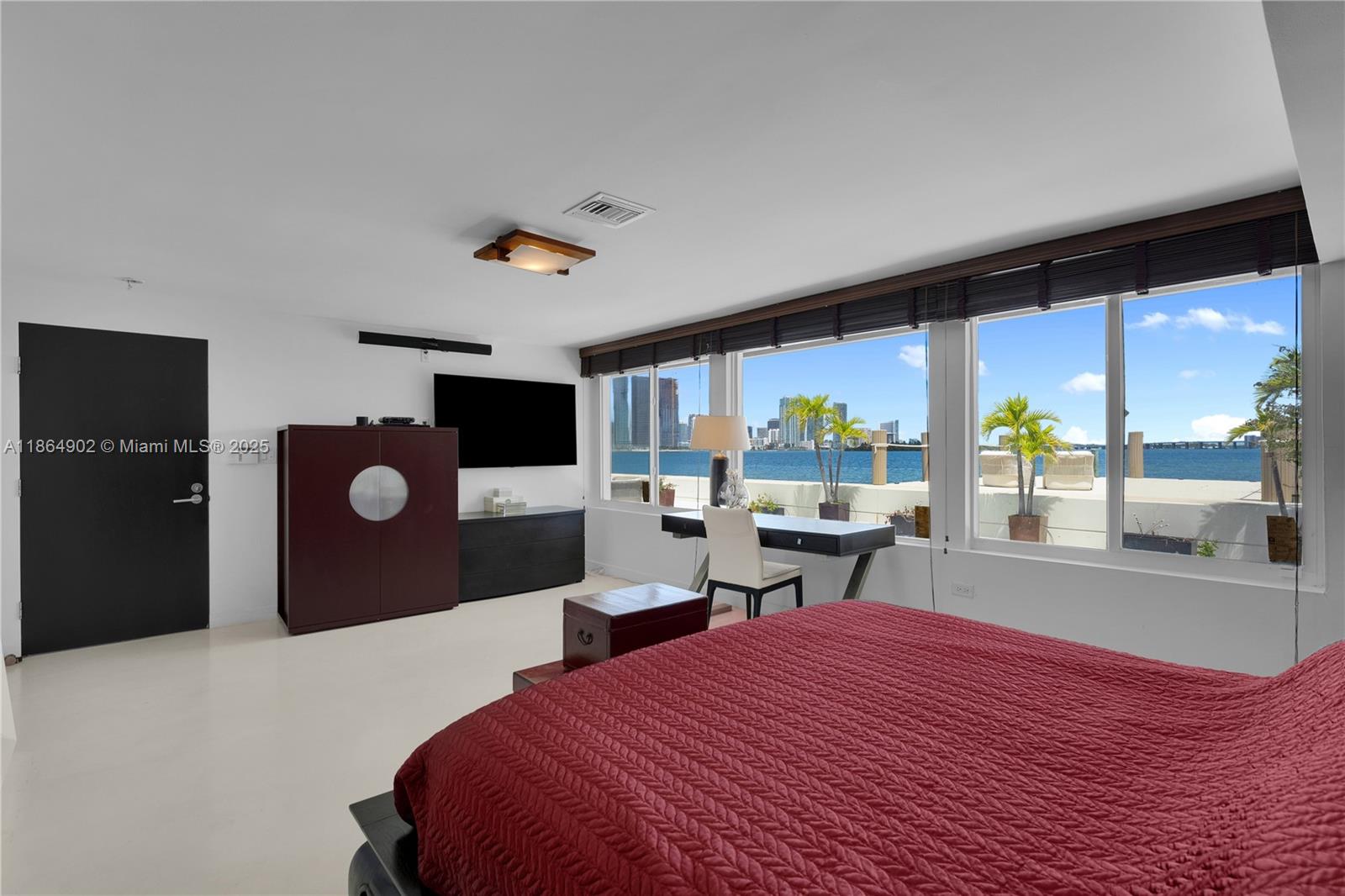 1111 N Venetian Dr