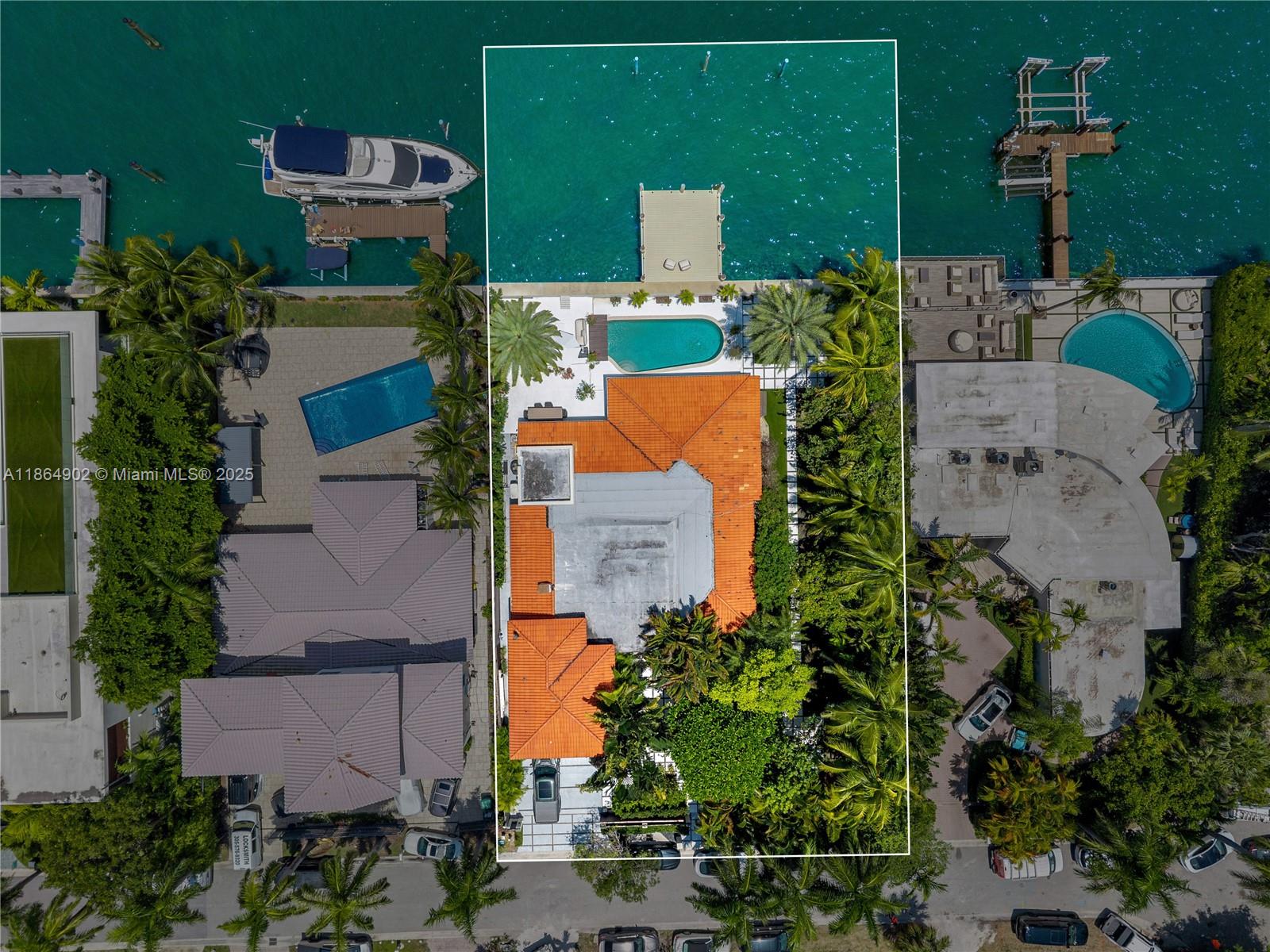 1111 N Venetian Dr
