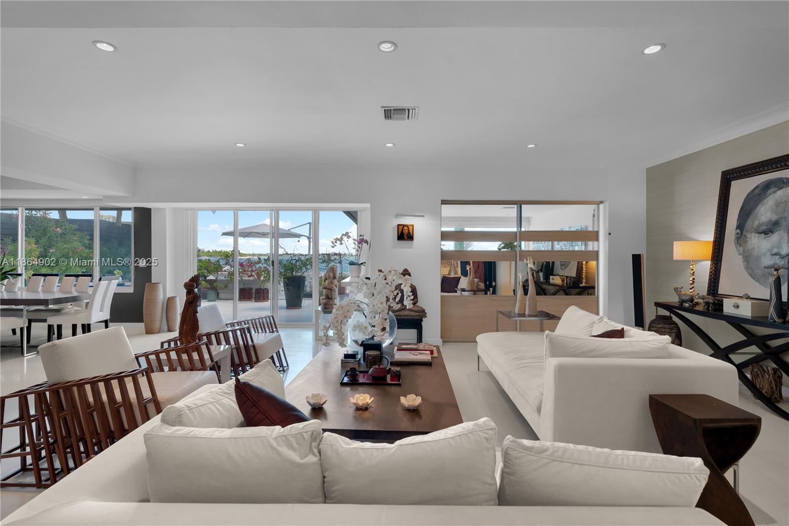 1111 N Venetian Dr