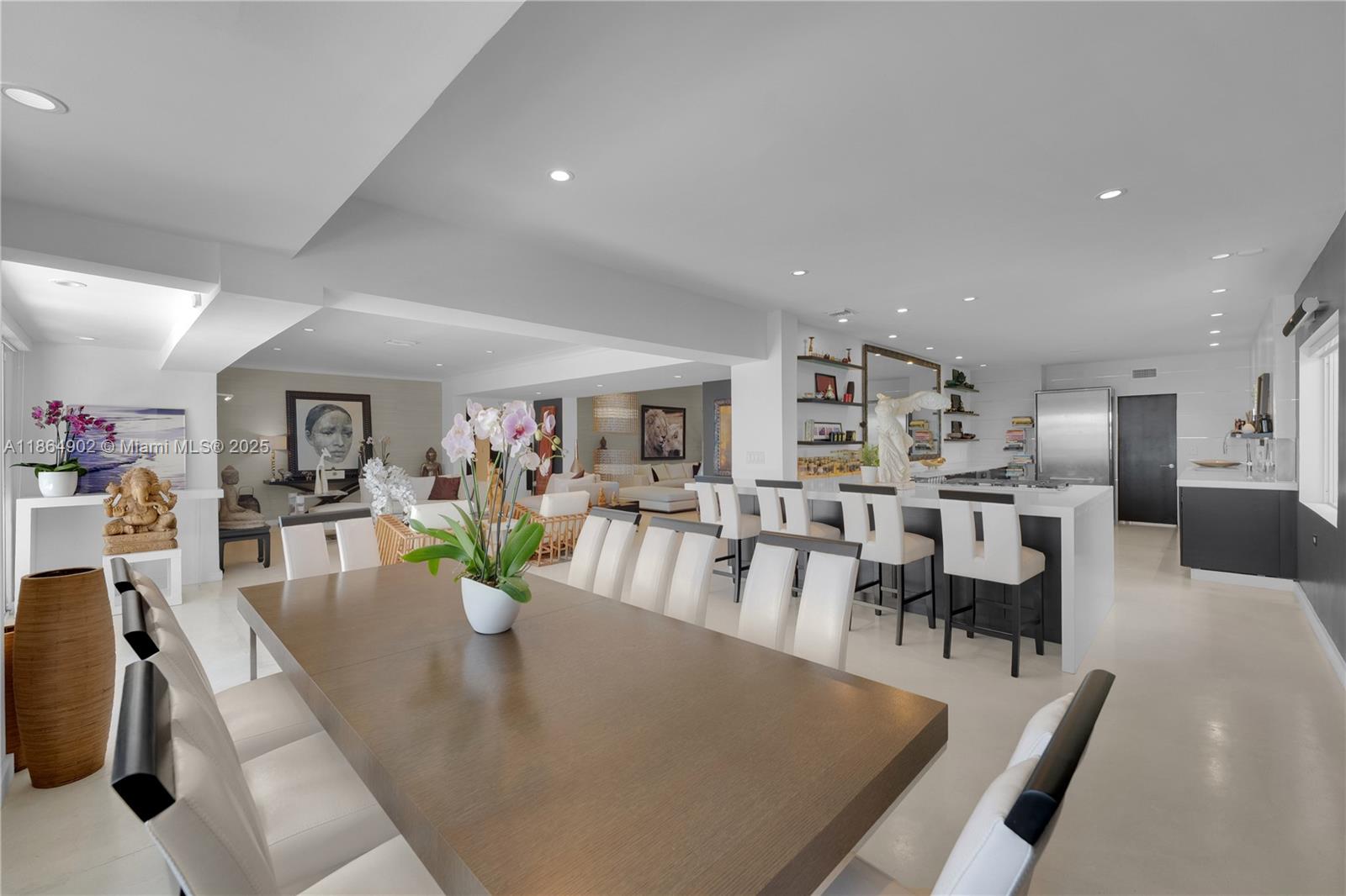 1111 N Venetian Dr