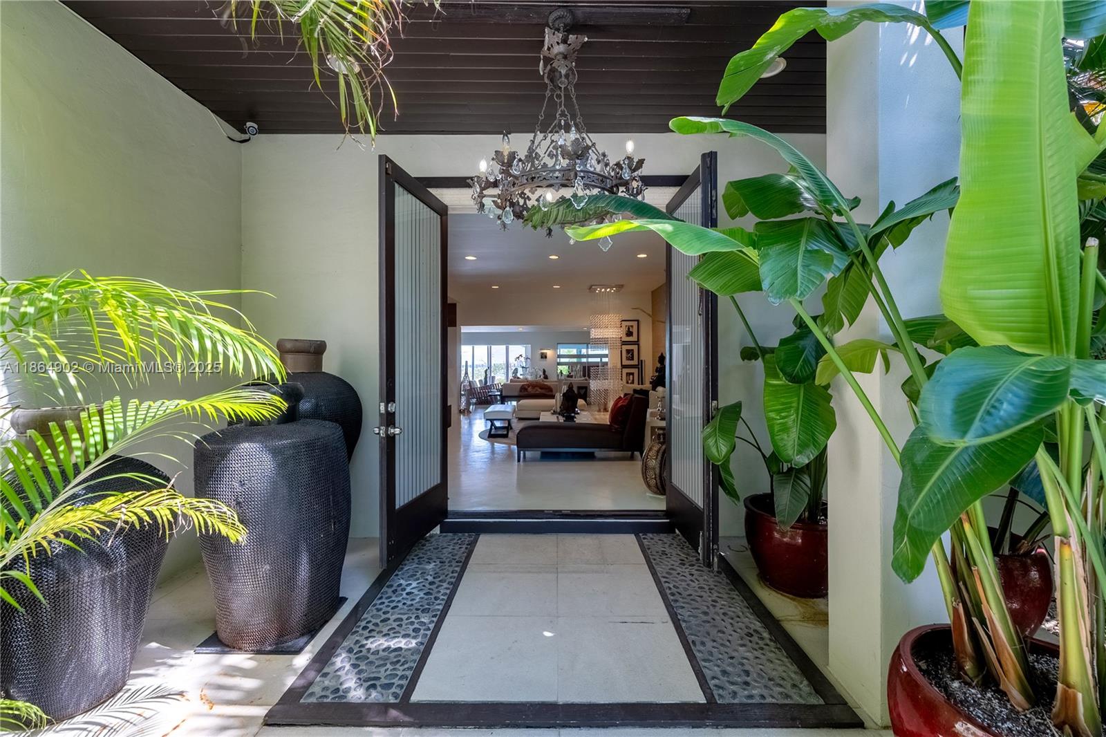 1111 N Venetian Dr