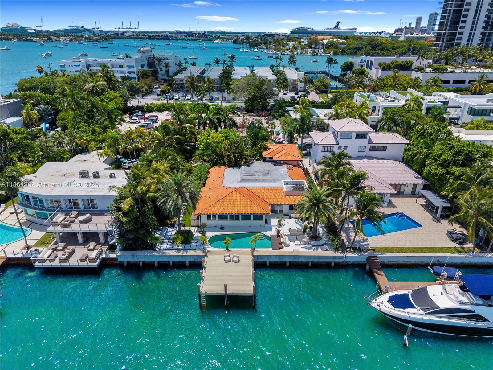 1111 N Venetian Dr