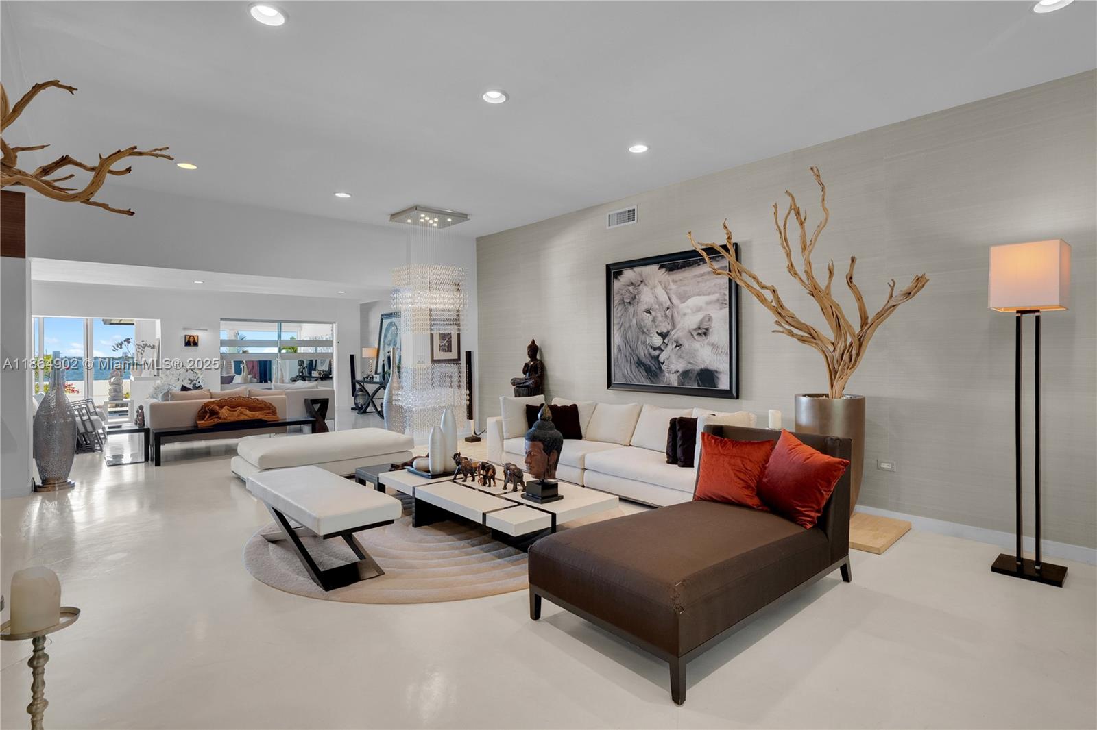 1111 N Venetian Dr